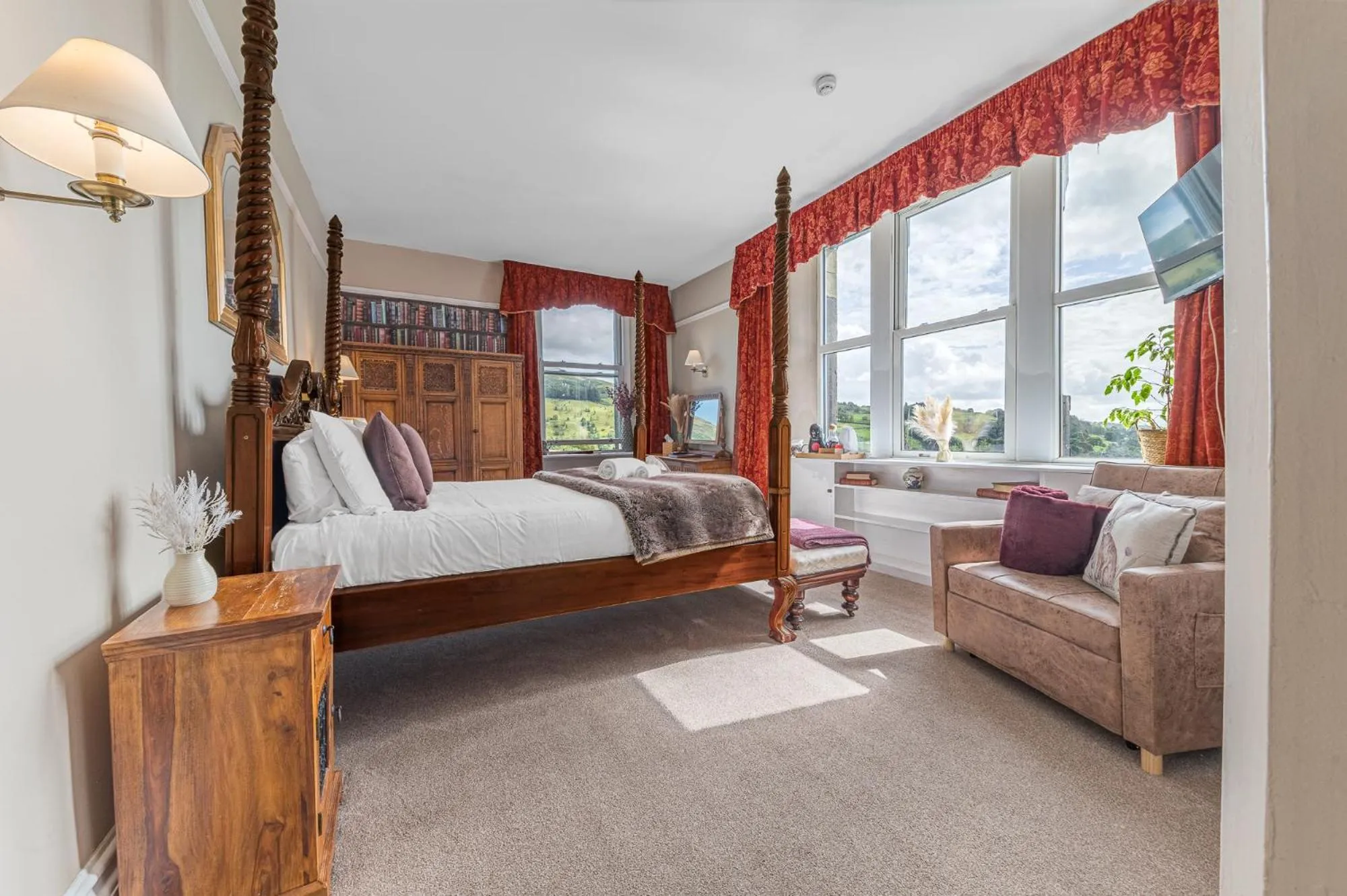 Bed in The Mortal Man Inn