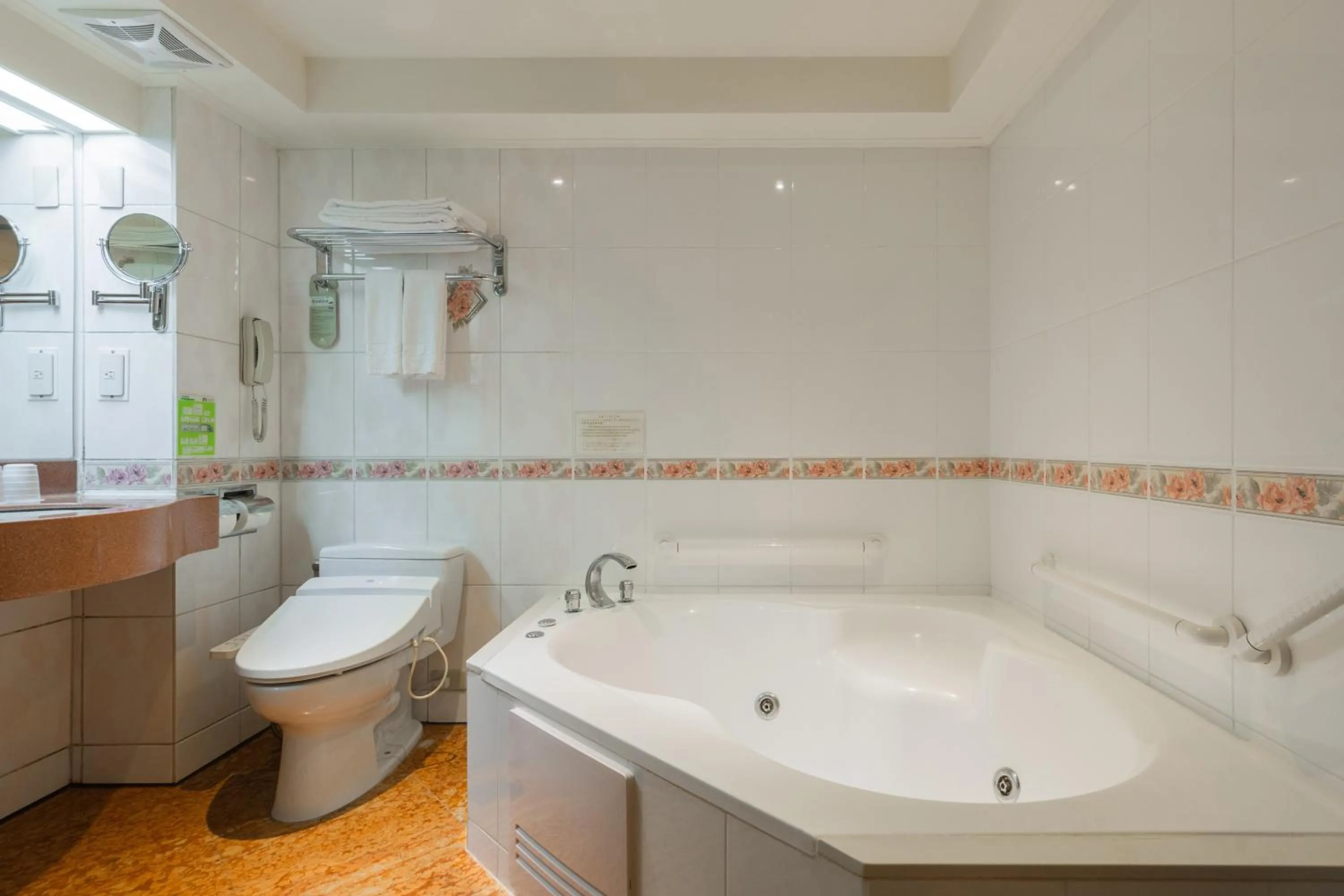 Bathroom in Cosmos Hotel Taipei