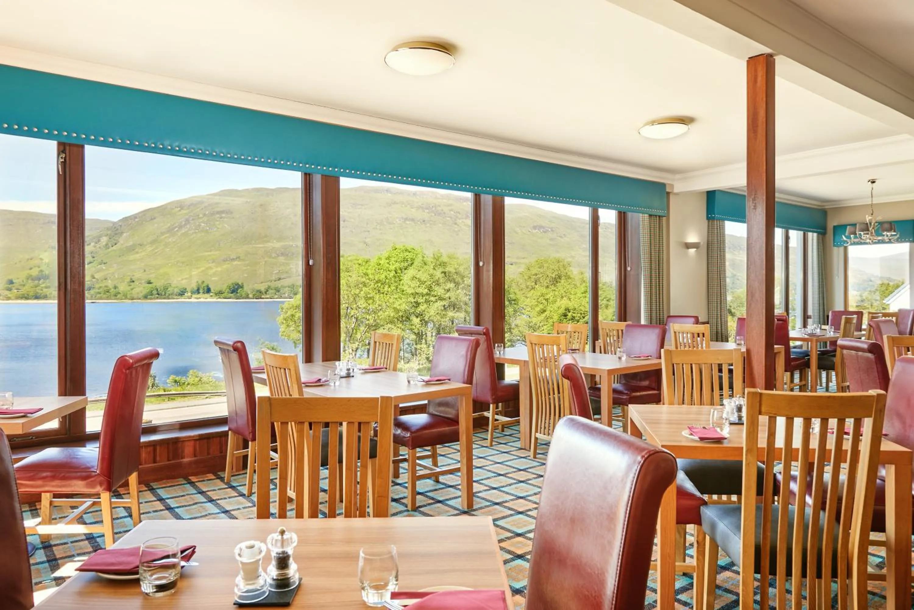 Restaurant/places to eat in Clan Macduff Hotel