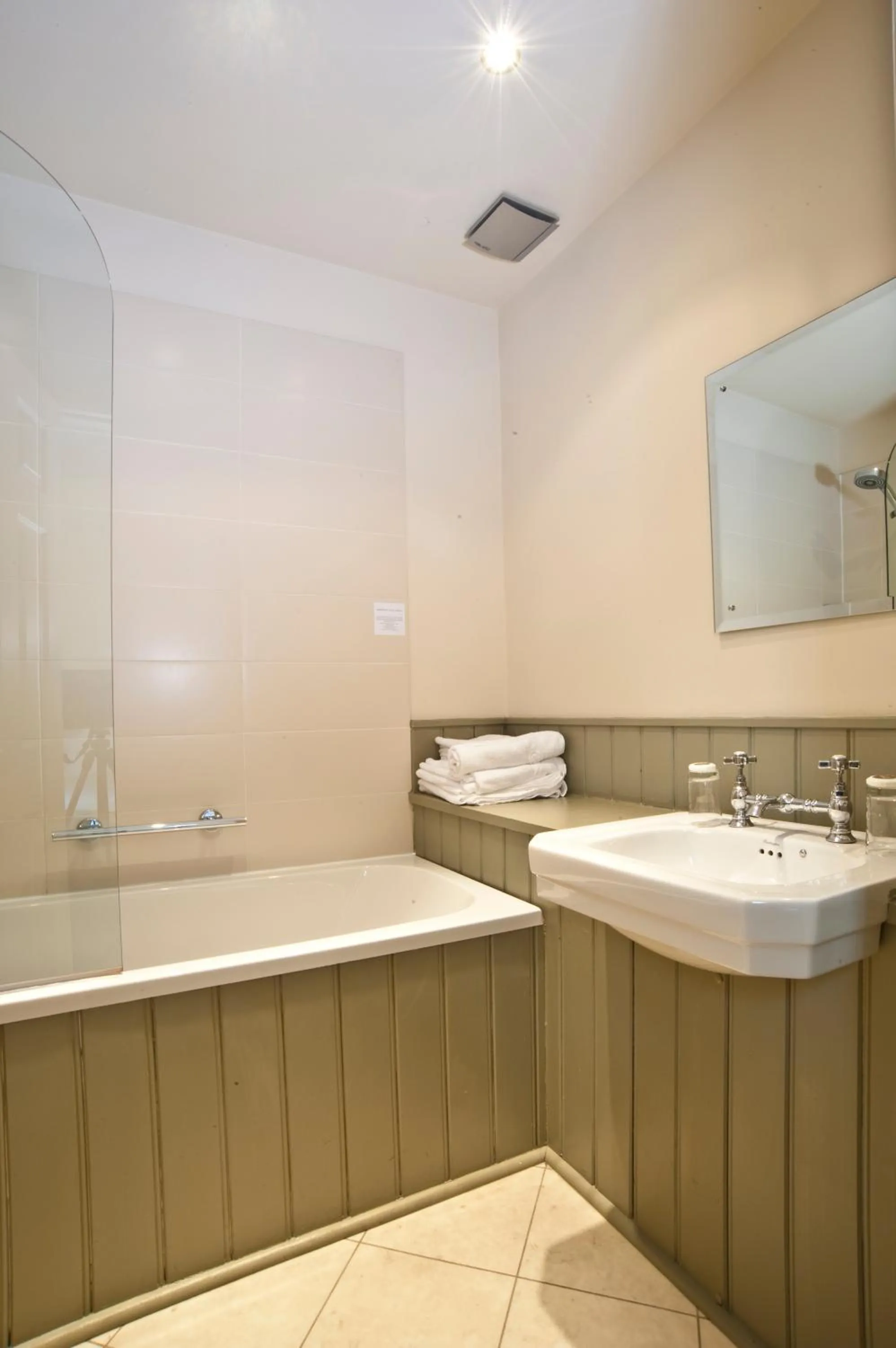 Bathroom in The Cuckoo Brow Inn