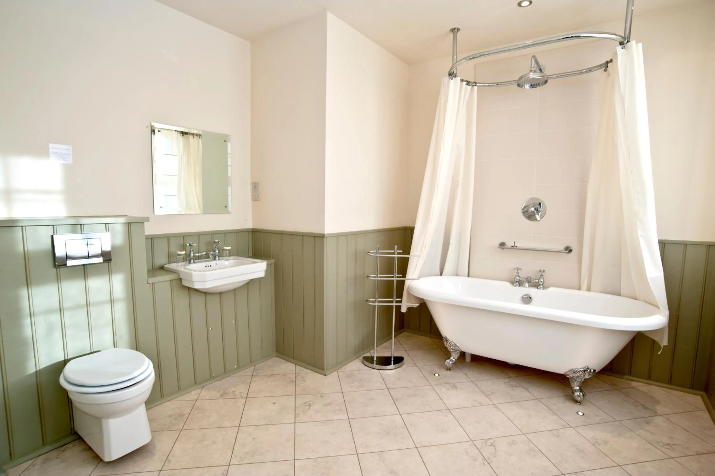 Bathroom in The Cuckoo Brow Inn