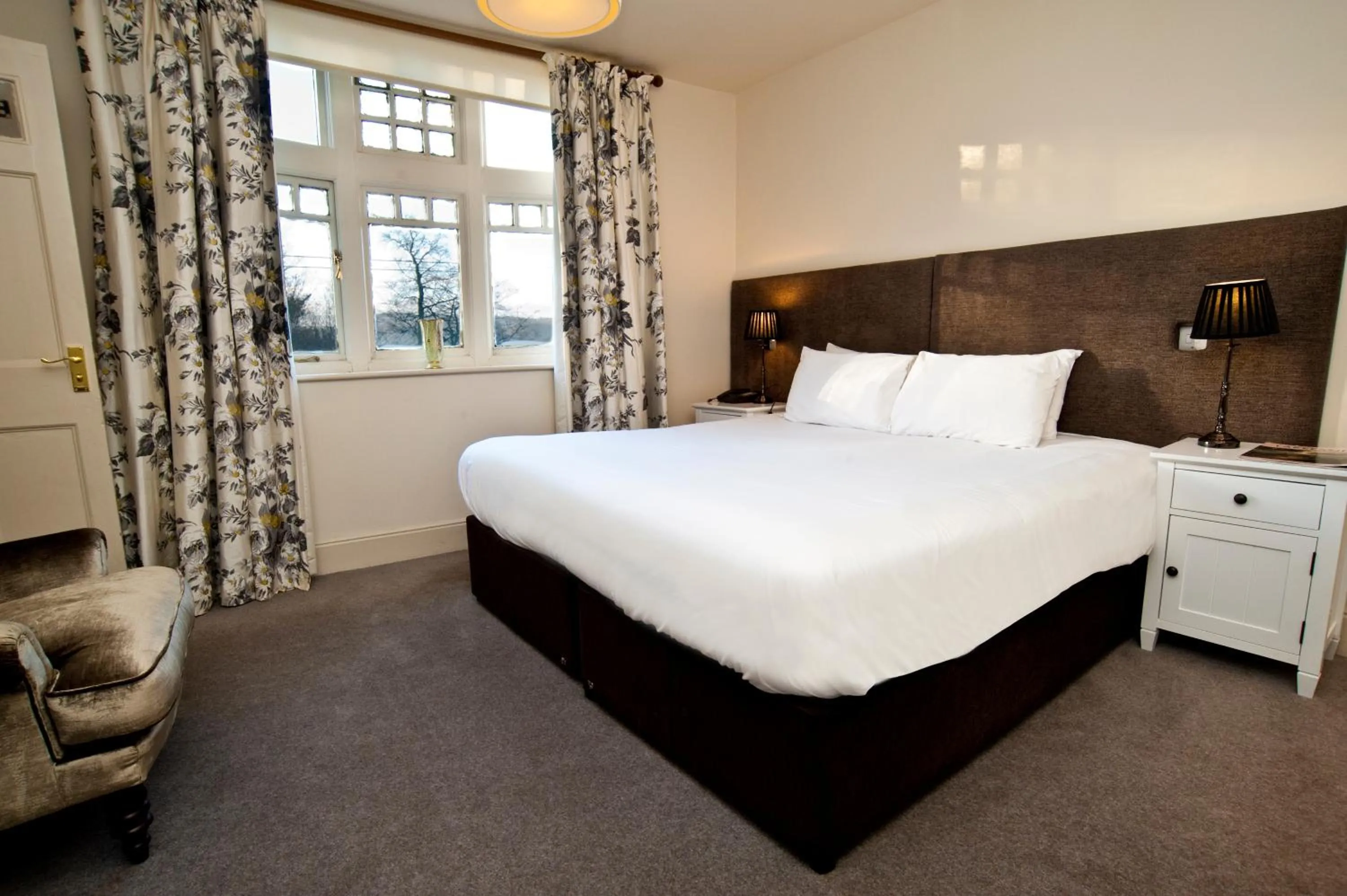 Photo of the whole room, Bed in The Cuckoo Brow Inn