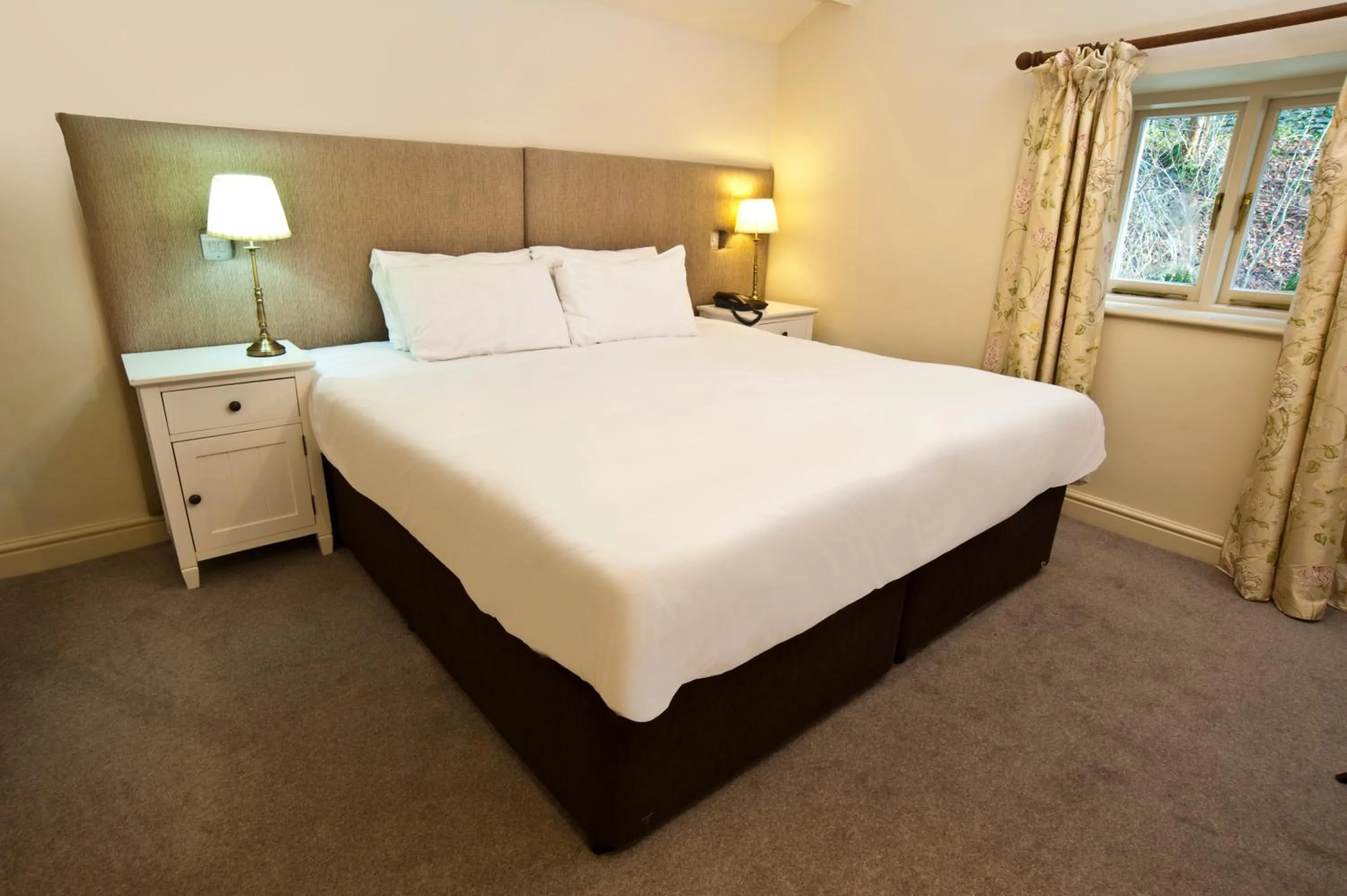 Photo of the whole room, Bed in The Cuckoo Brow Inn