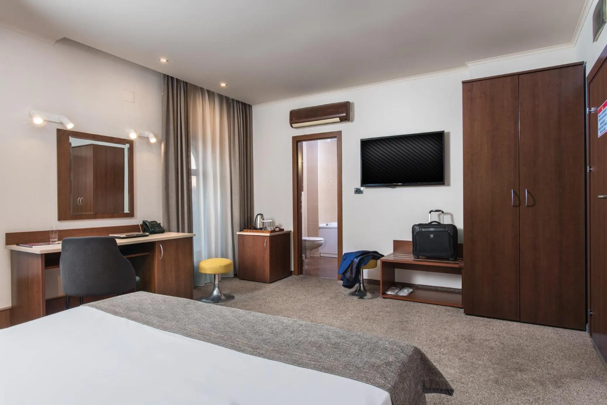 Bed in Antique Forum Hotel "Self Check-in" Stara Zagora