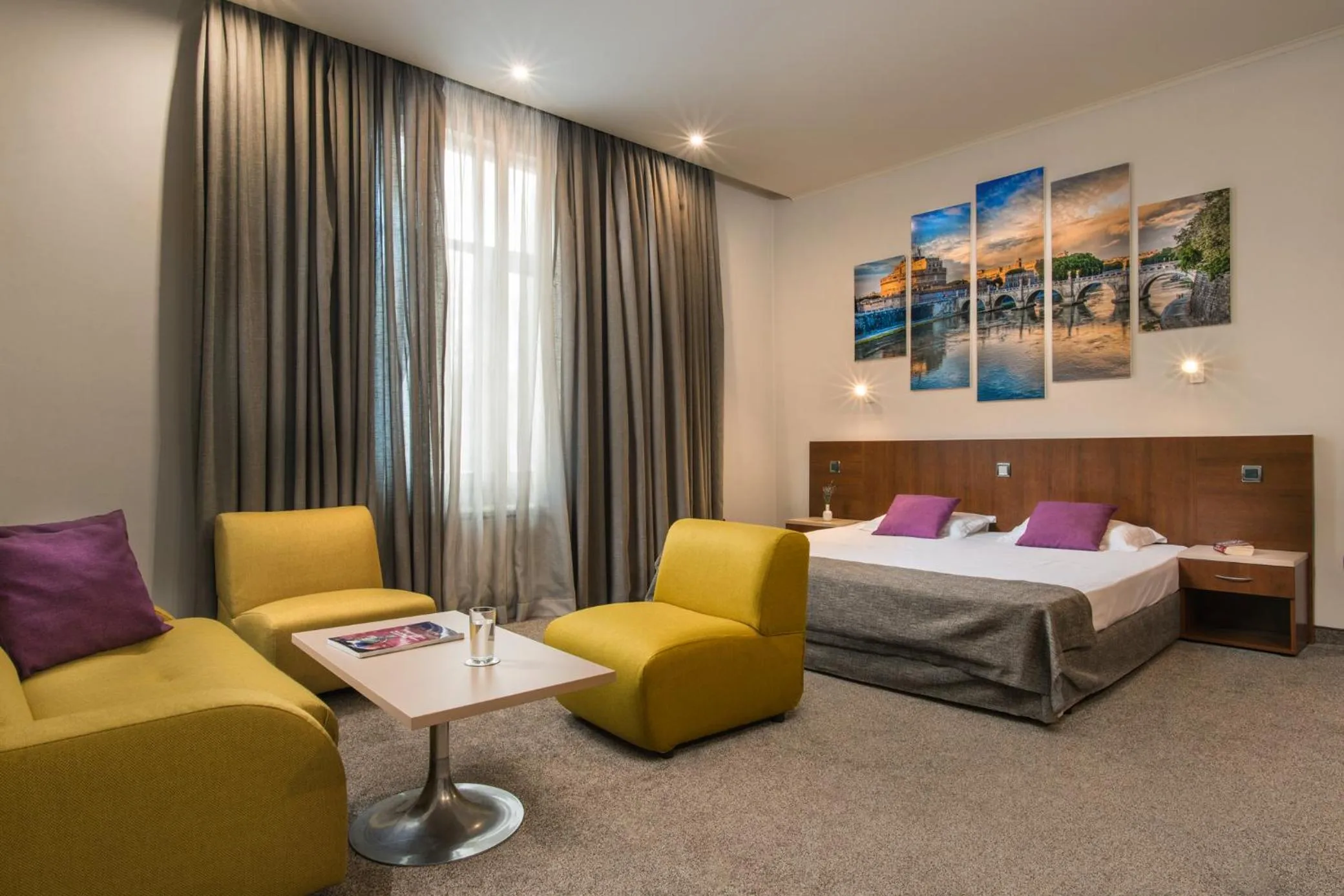 Bed in Antique Forum Hotel "Self Check-in" Stara Zagora