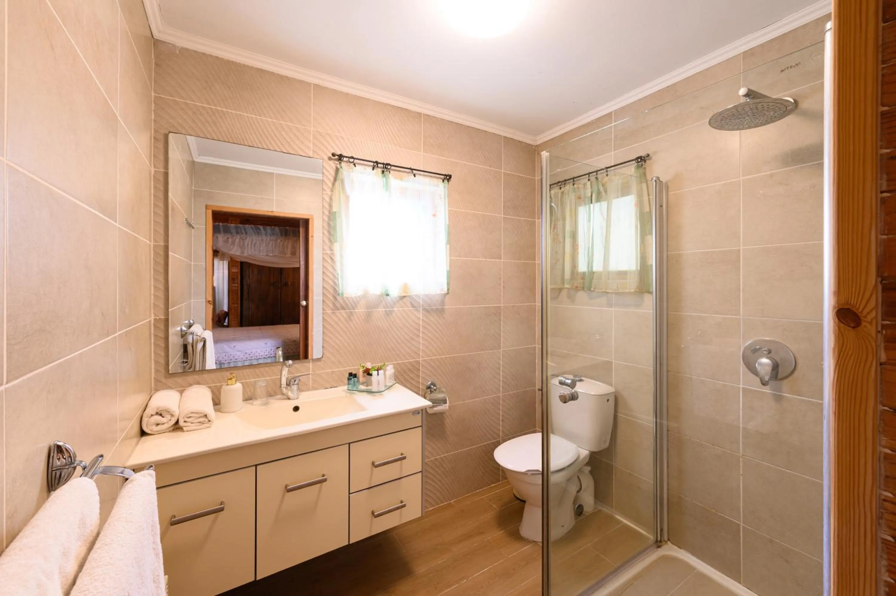 Bathroom in Rosh Pinat Noy