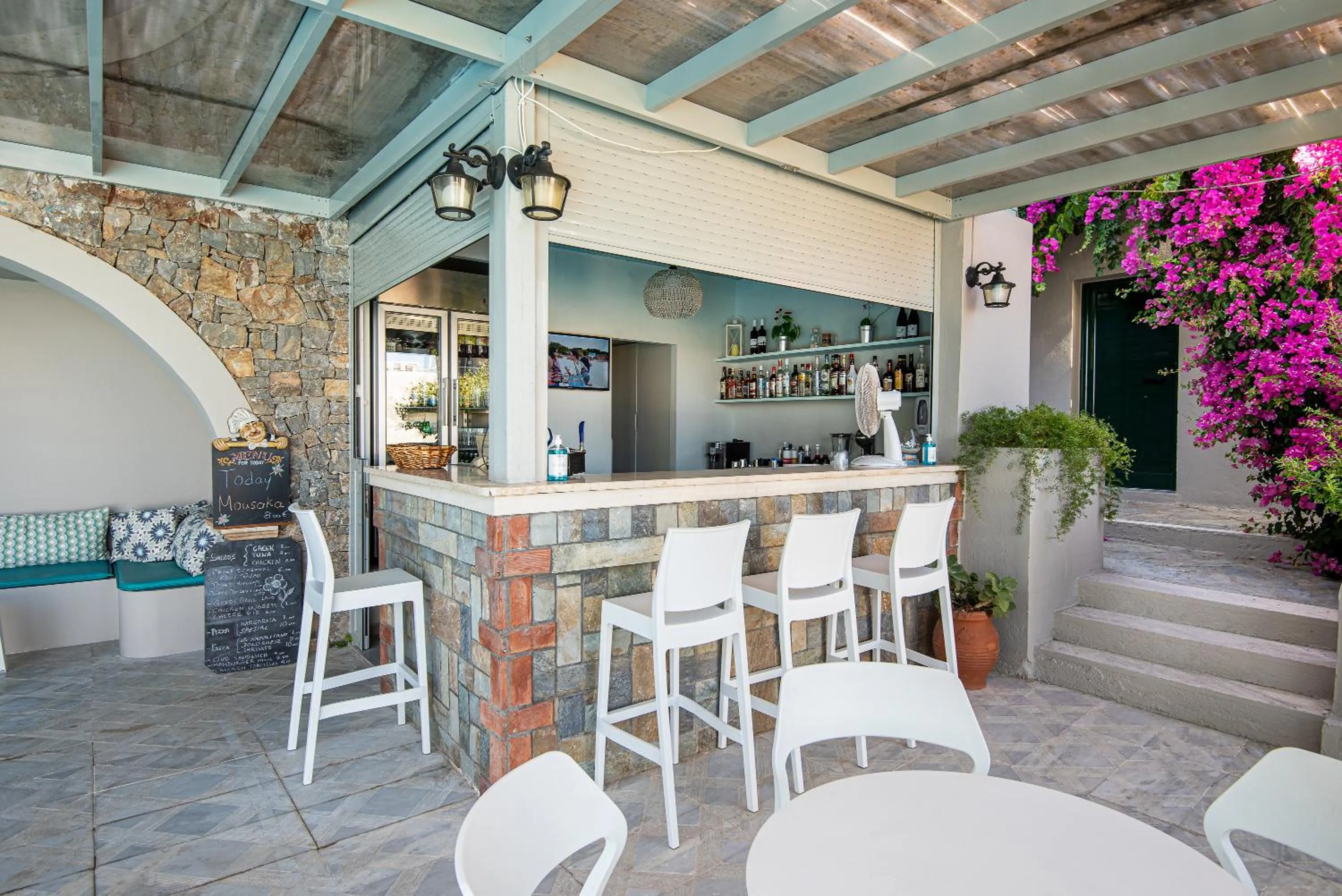 Restaurant/places to eat in Aphea Village