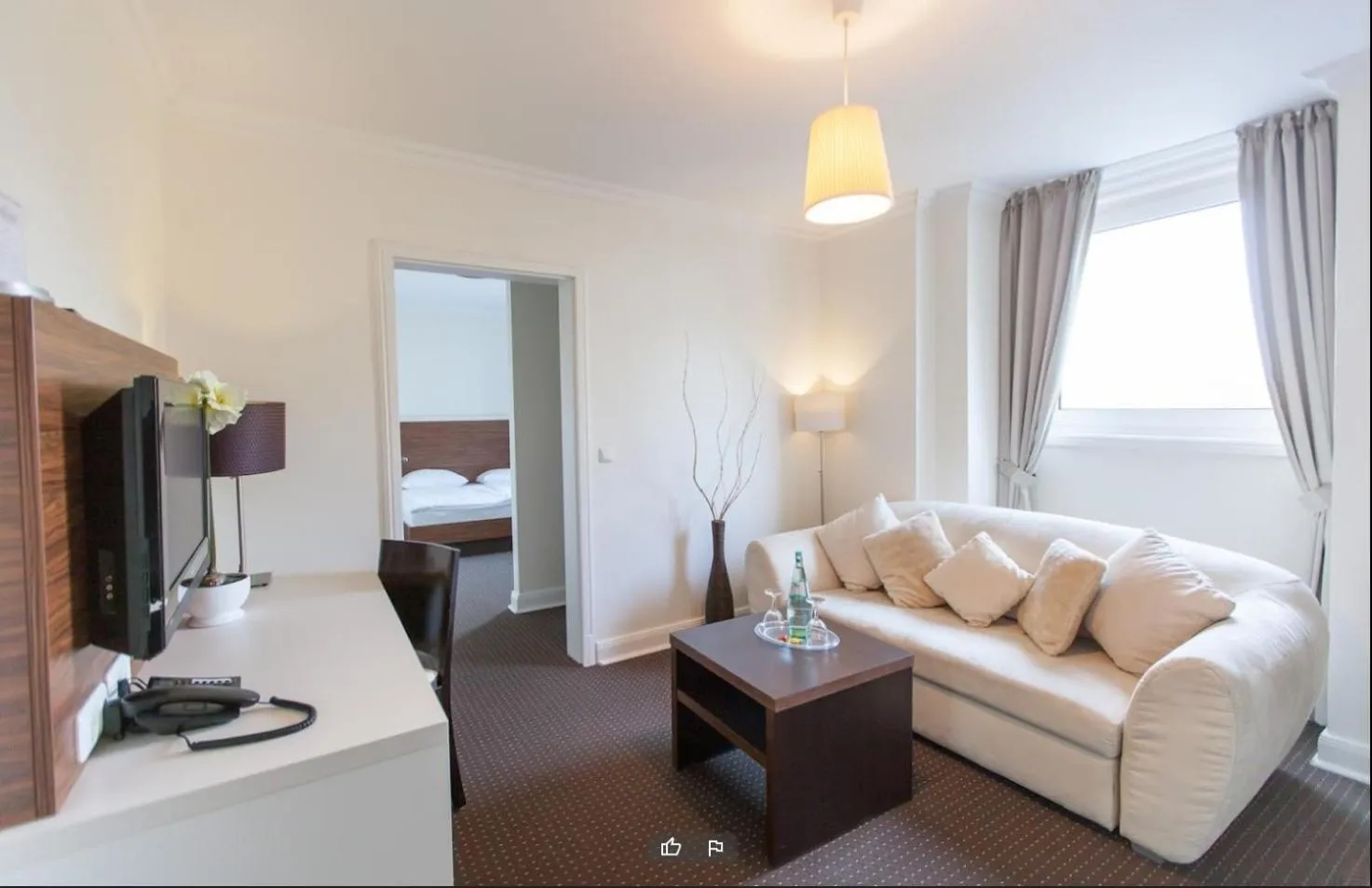 Living room, Bed in Hotel Excellent