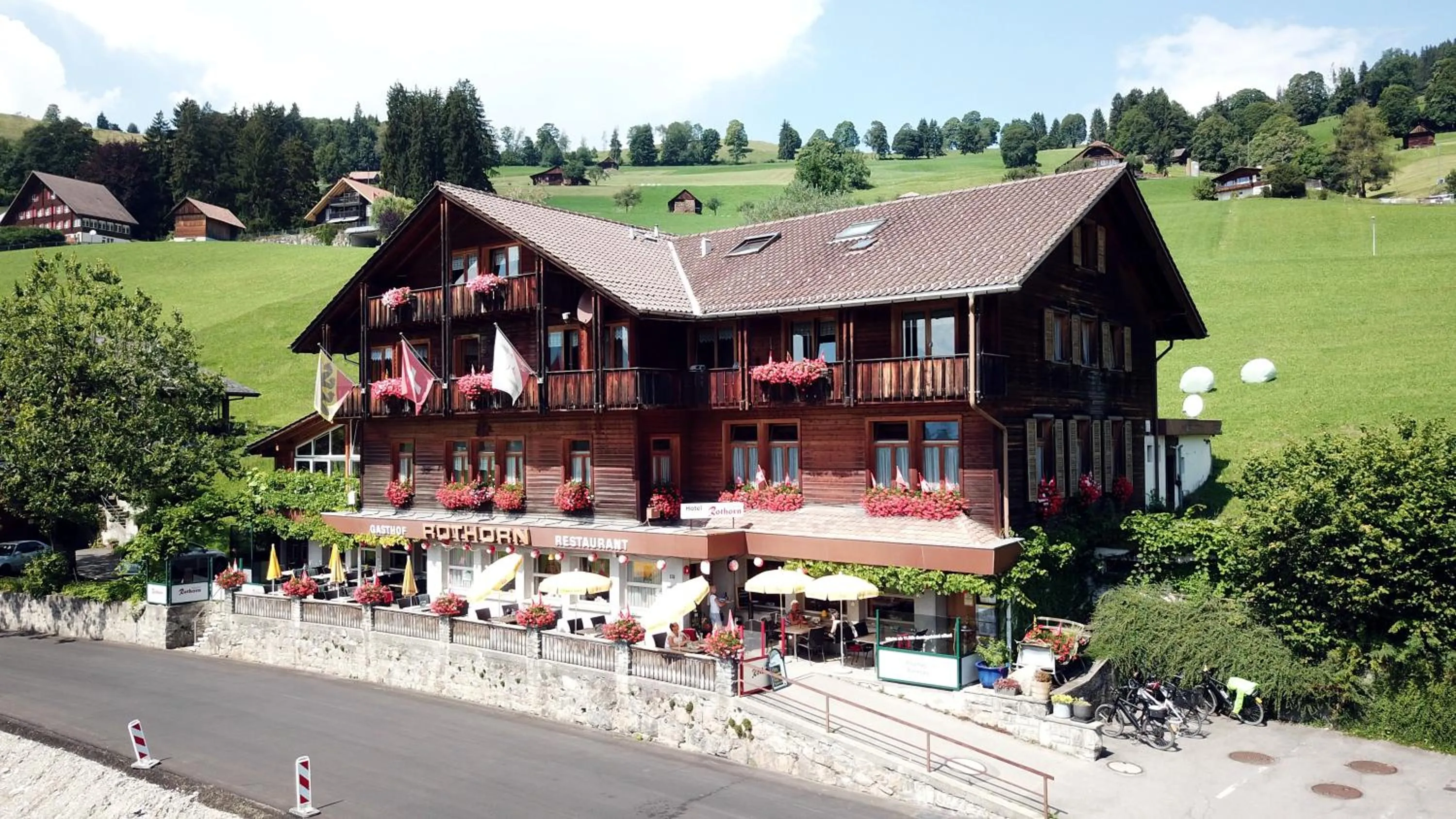 Property building in Hotel Rothorn Vintage-Style