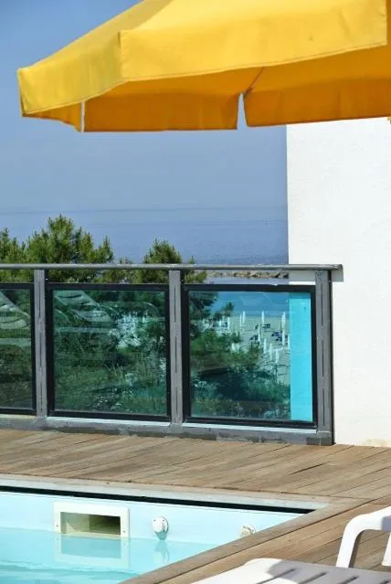 Swimming pool in Hotel Mirage