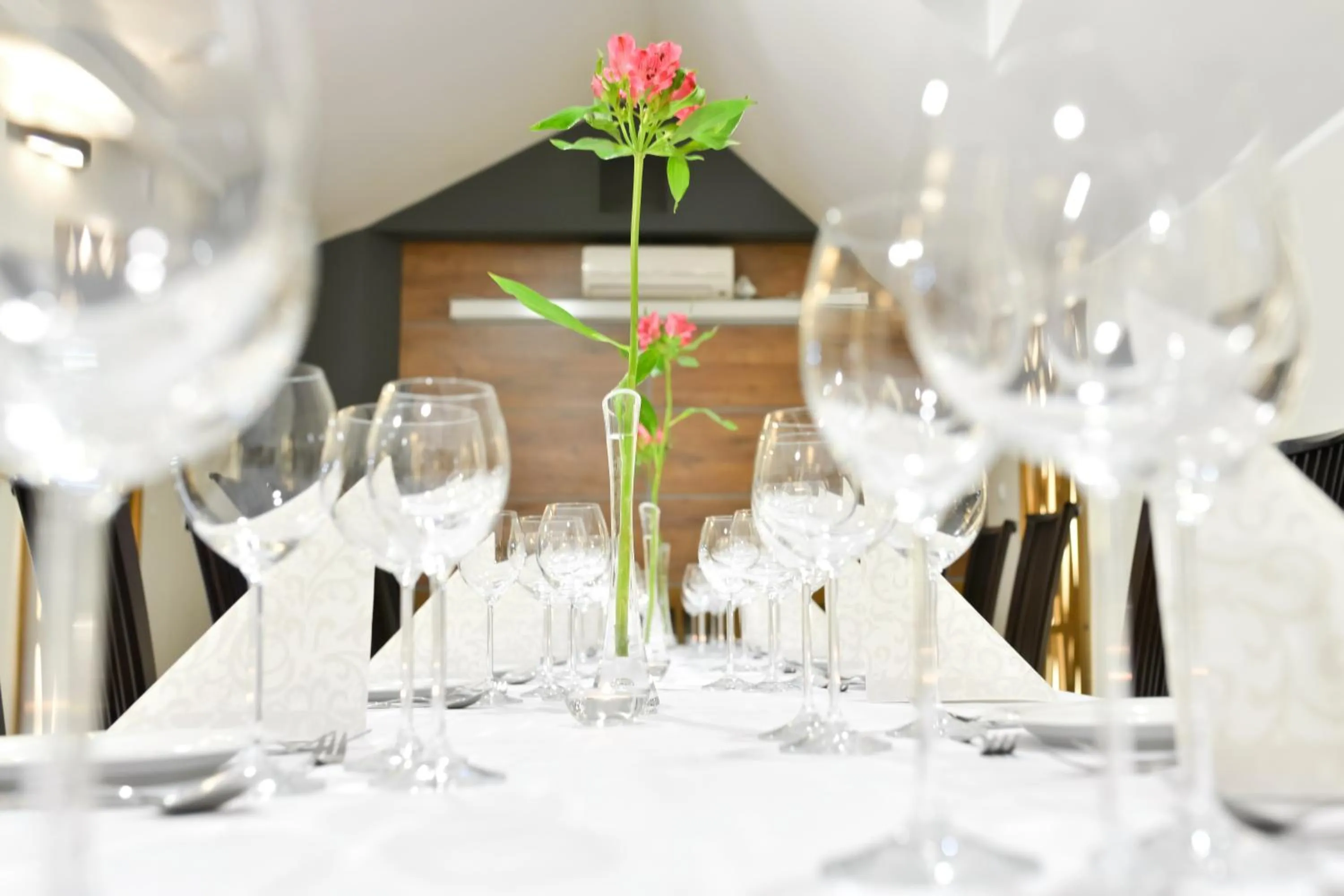 Restaurant/places to eat in Hotel Capitol