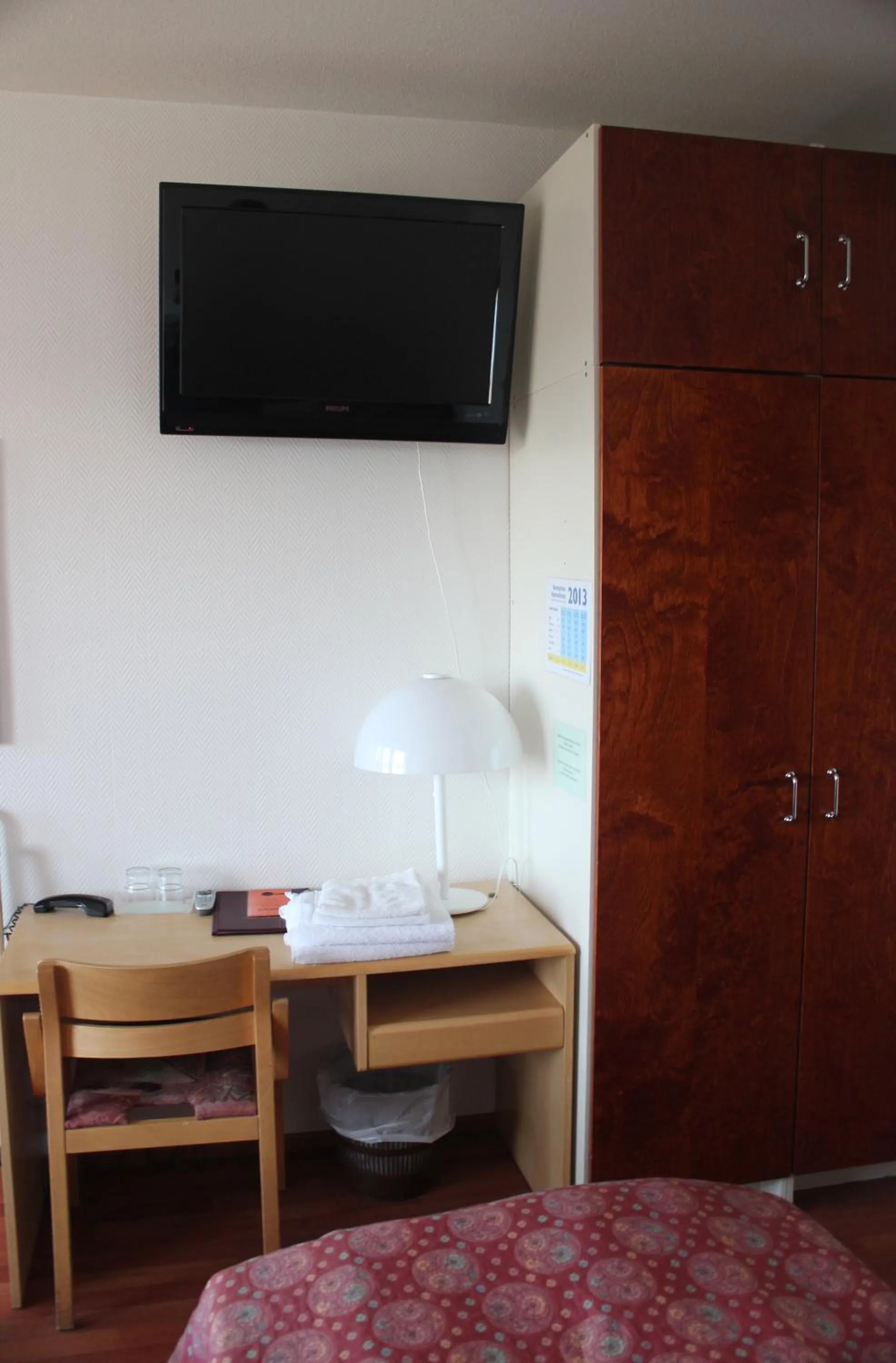 TV and multimedia, Bed in Hotel Cikada