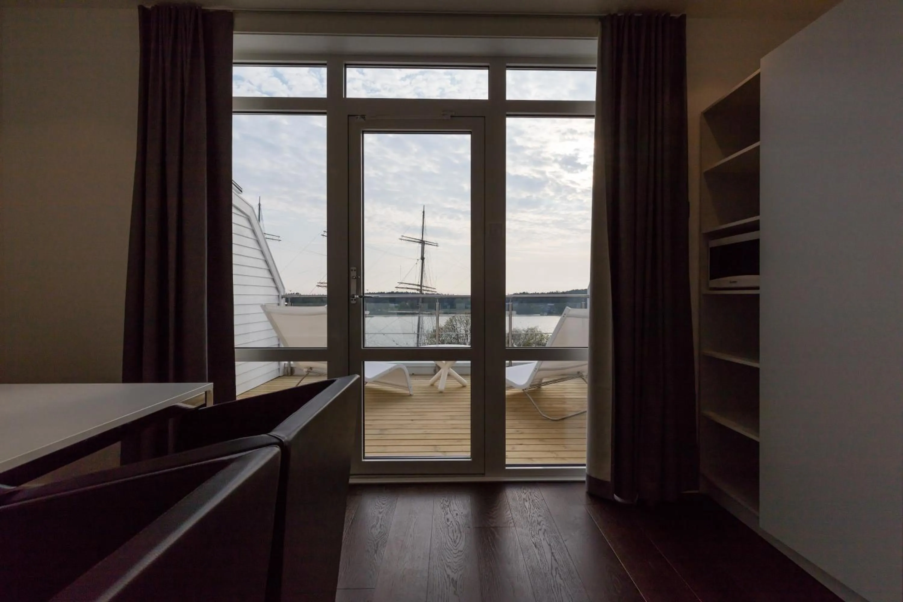 Day, Bed in Hotel Cikada