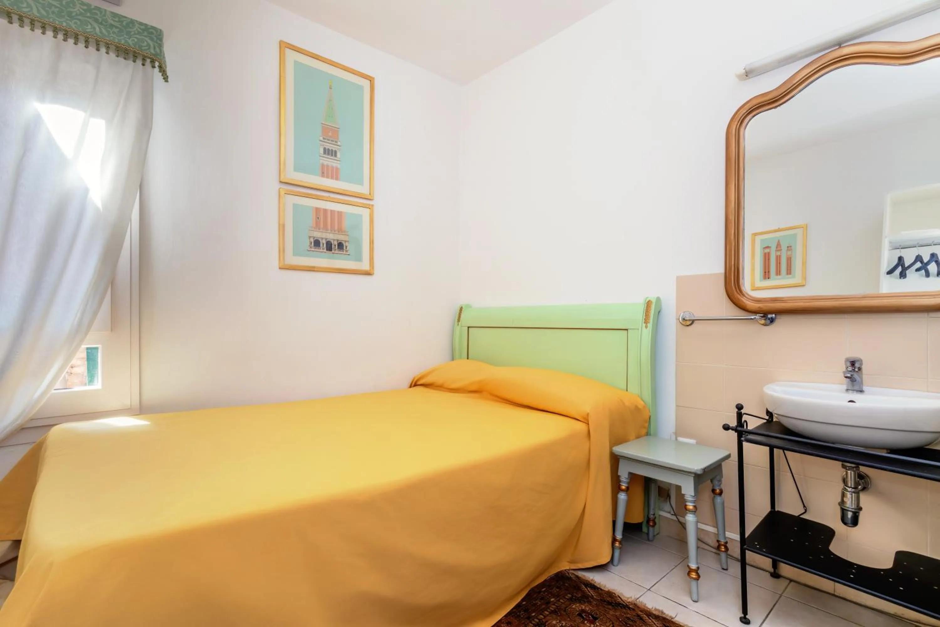 Photo of the whole room, Bed in Hotel Casa Boccassini