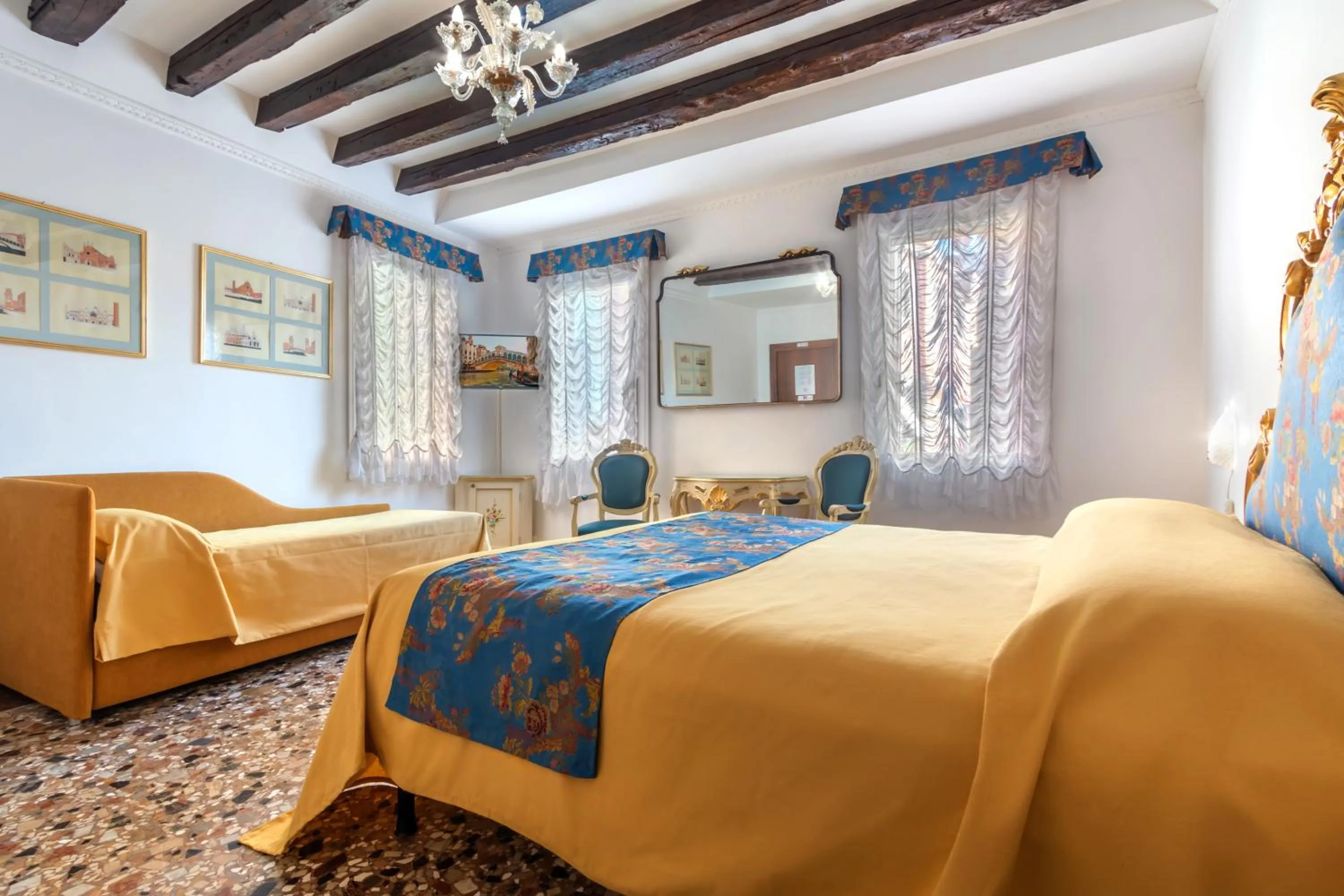 Photo of the whole room, Bed in Hotel Casa Boccassini
