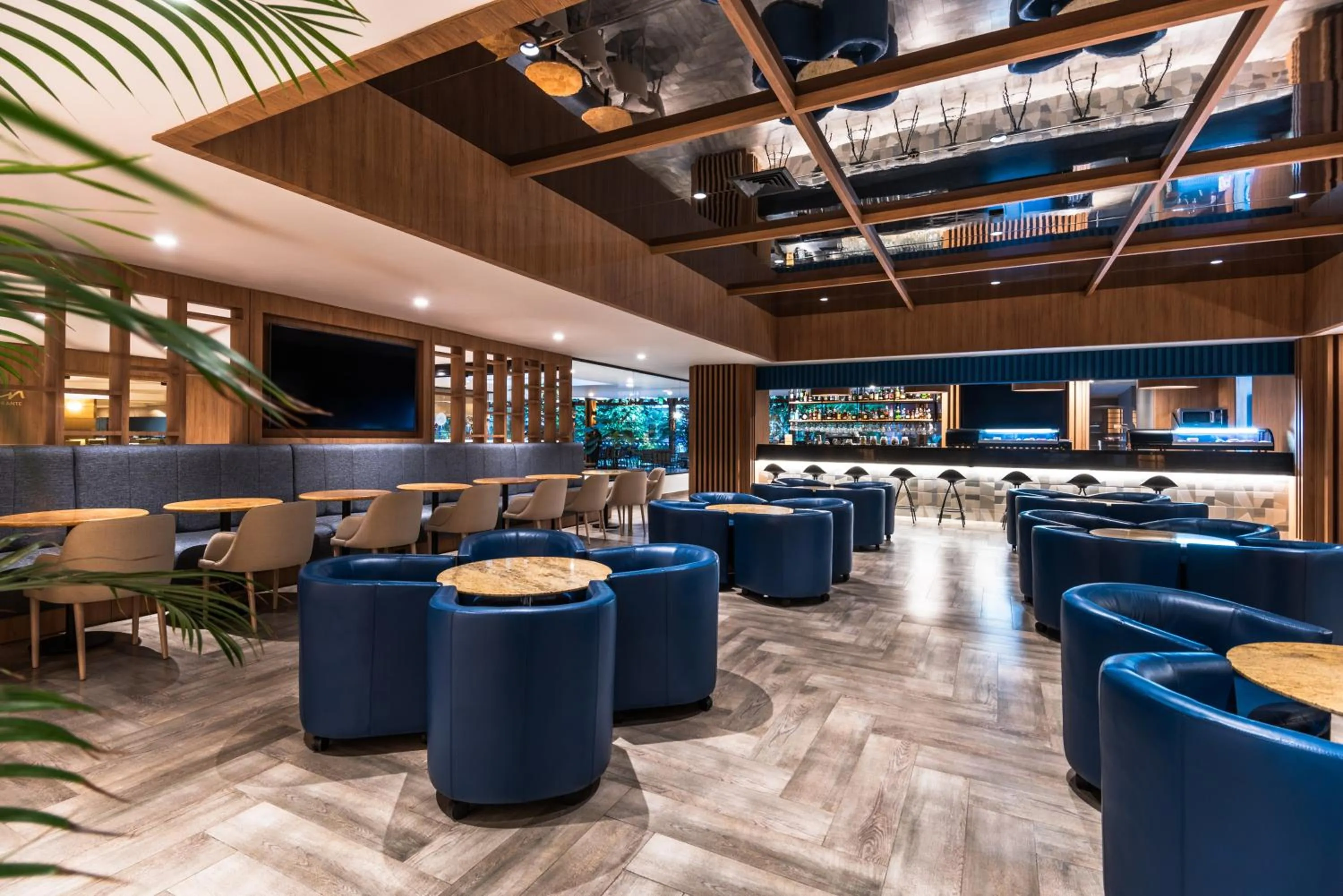 Restaurant/places to eat in Hotel Intercontinental Cali by IHG