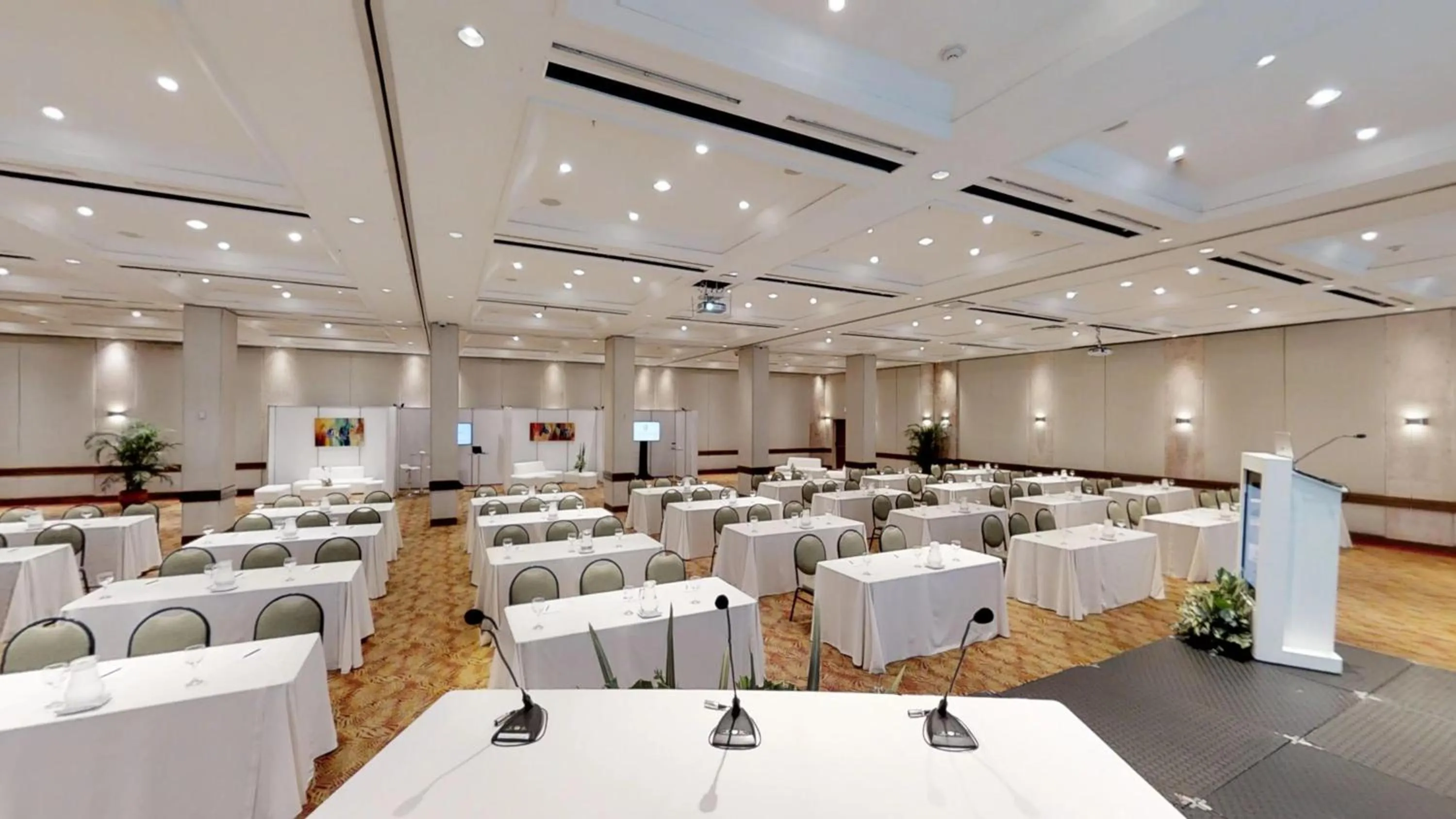 Meeting/conference room in Hotel Intercontinental Cali by IHG