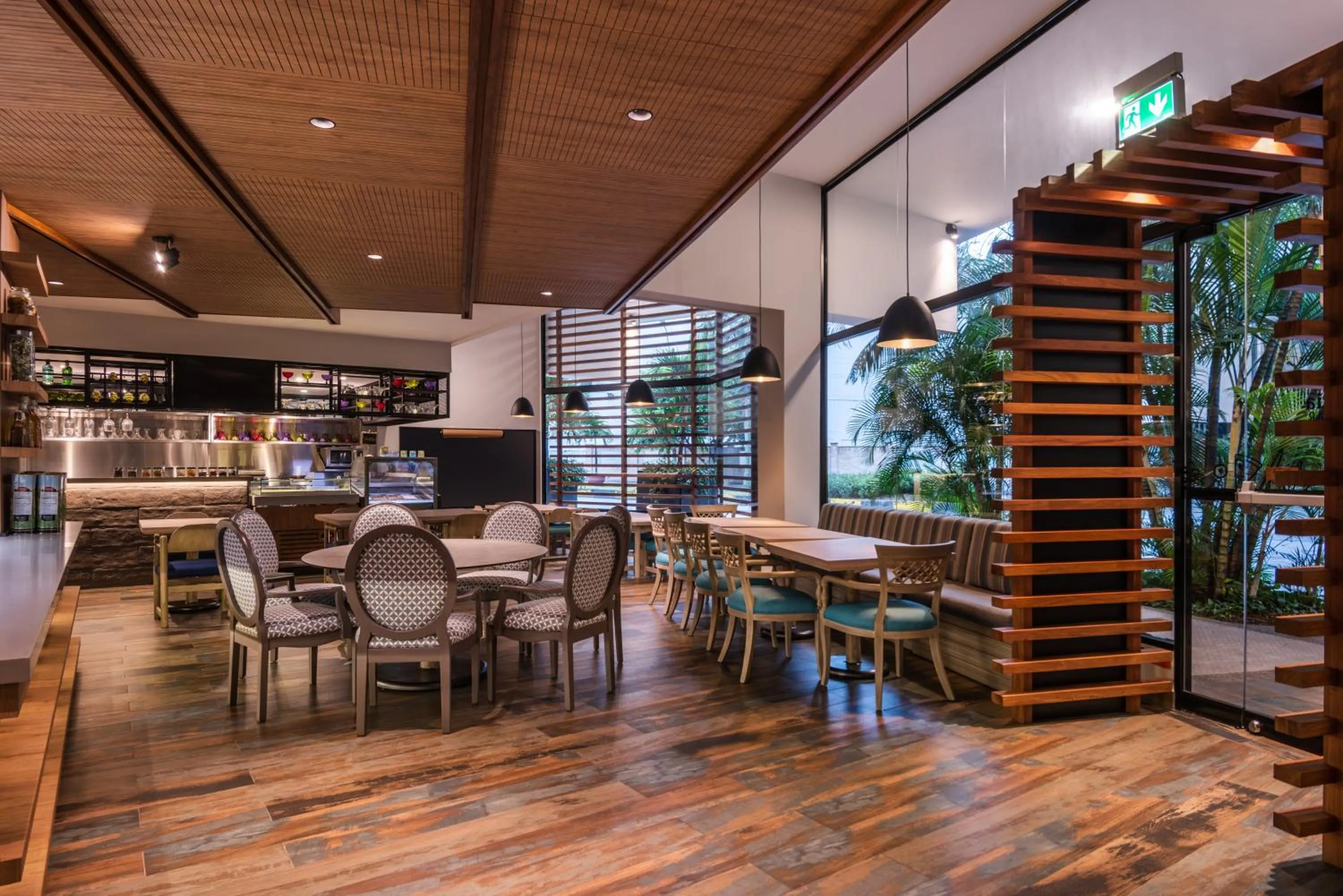 Restaurant/places to eat in Hotel Intercontinental Cali by IHG