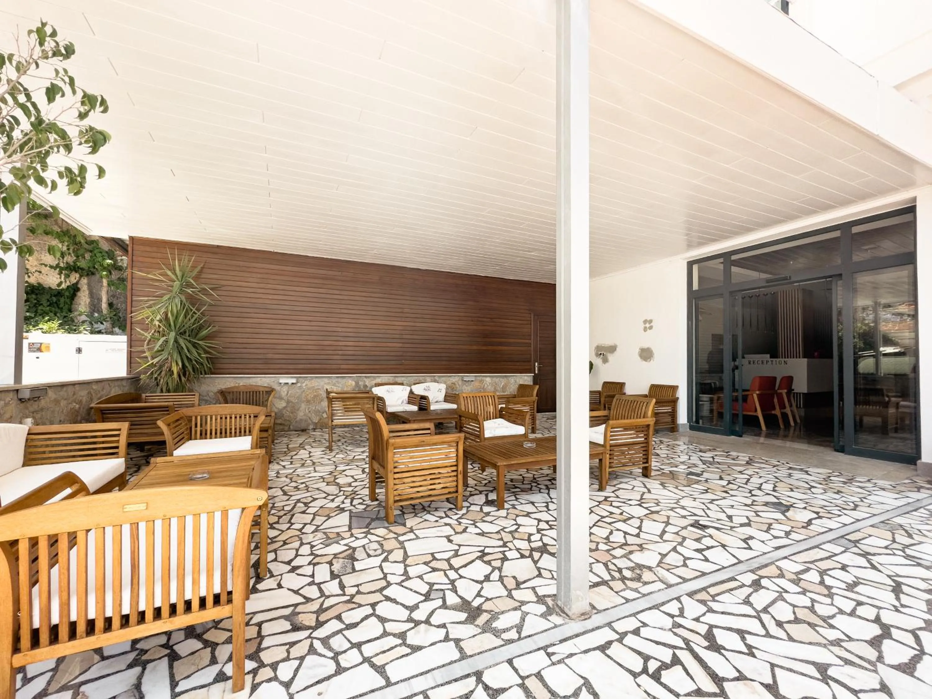 Patio in Dedeoğlu Port Hotel