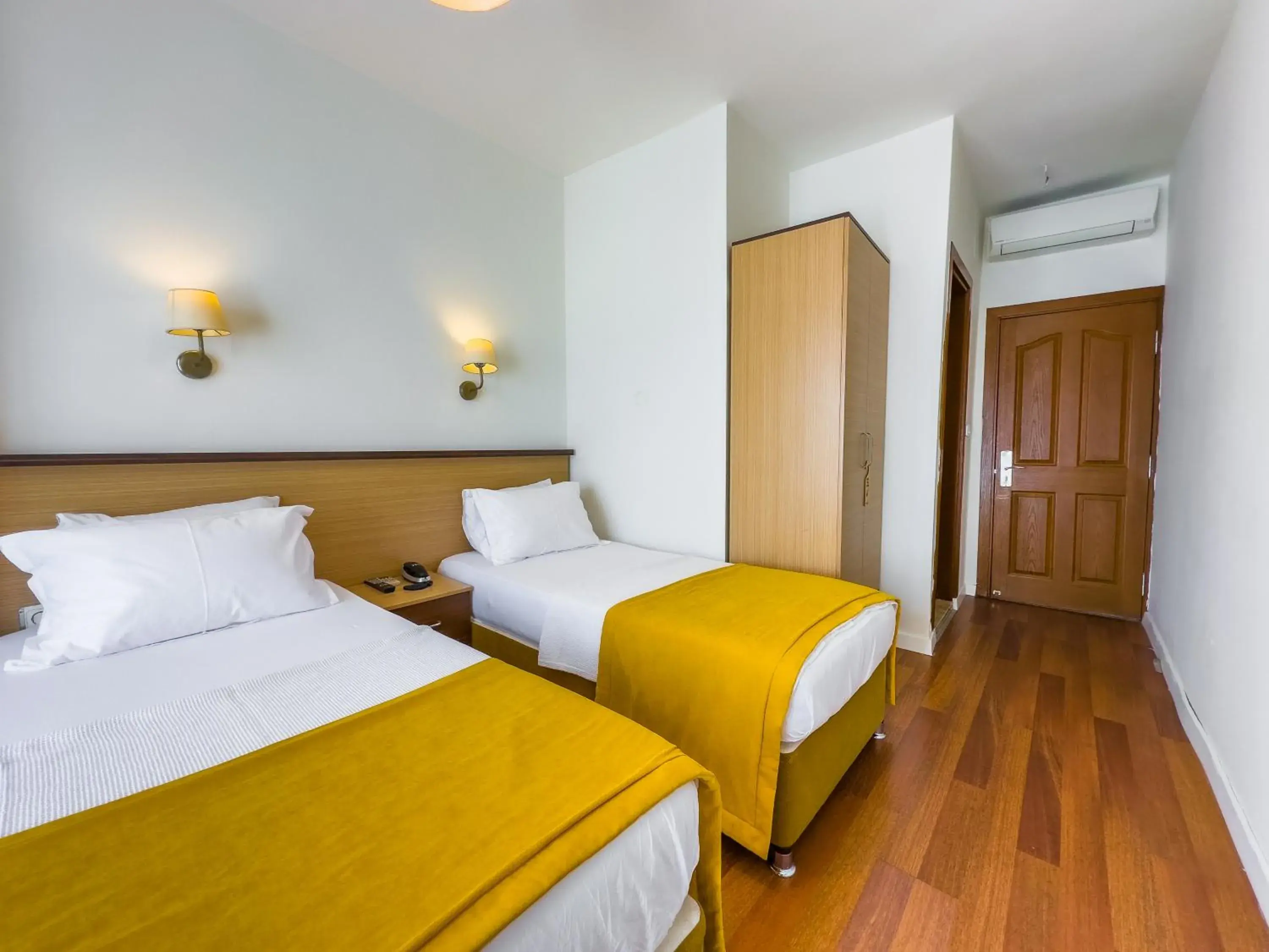 Standard Double or Twin Room with Sea View in Dedeoğlu Port Hotel Standard Double or Twin Room with Sea View in Dedeoğlu Port Hotel