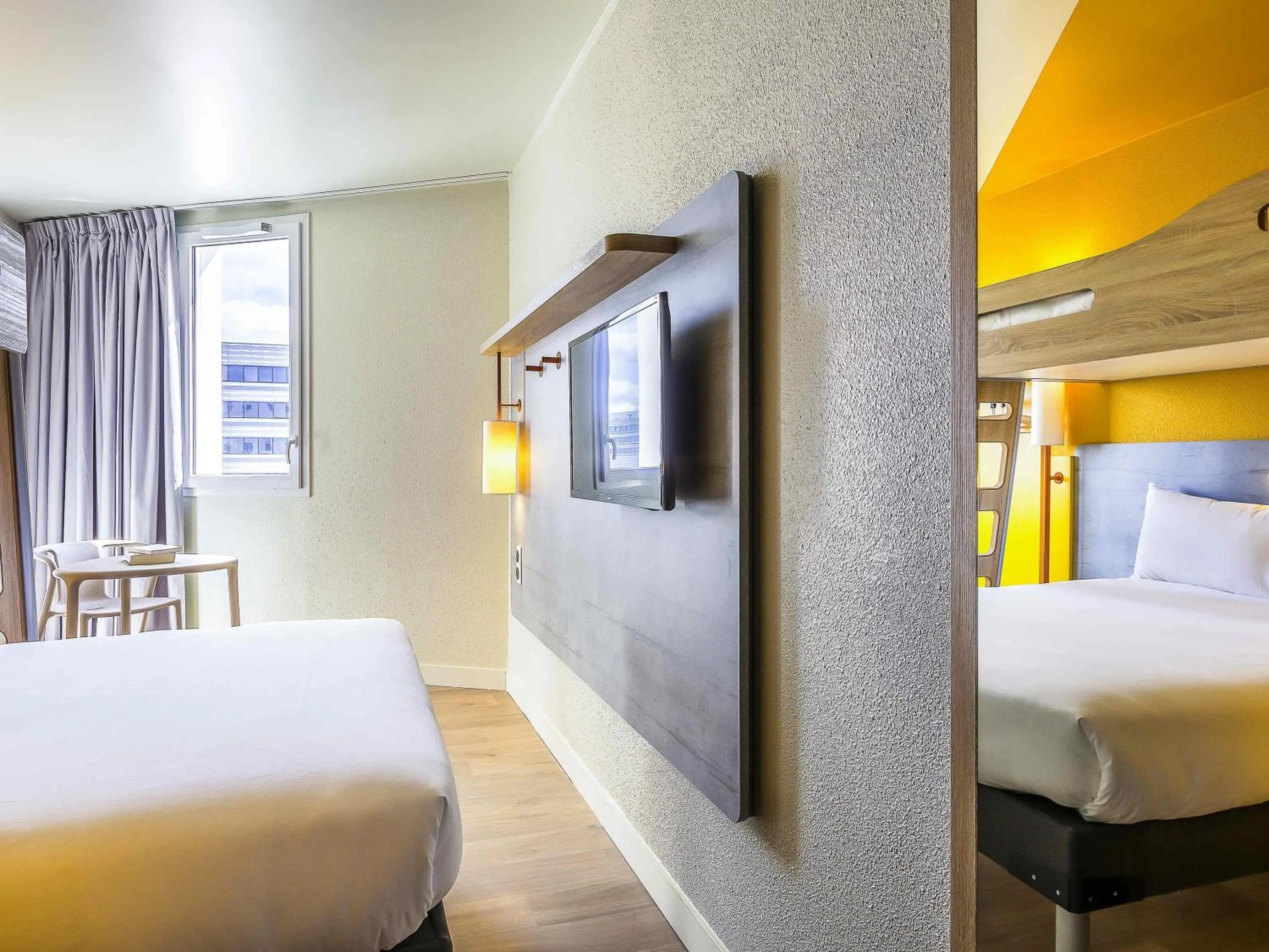 Bedroom, Bed in ibis budget Fontainebleau Avon