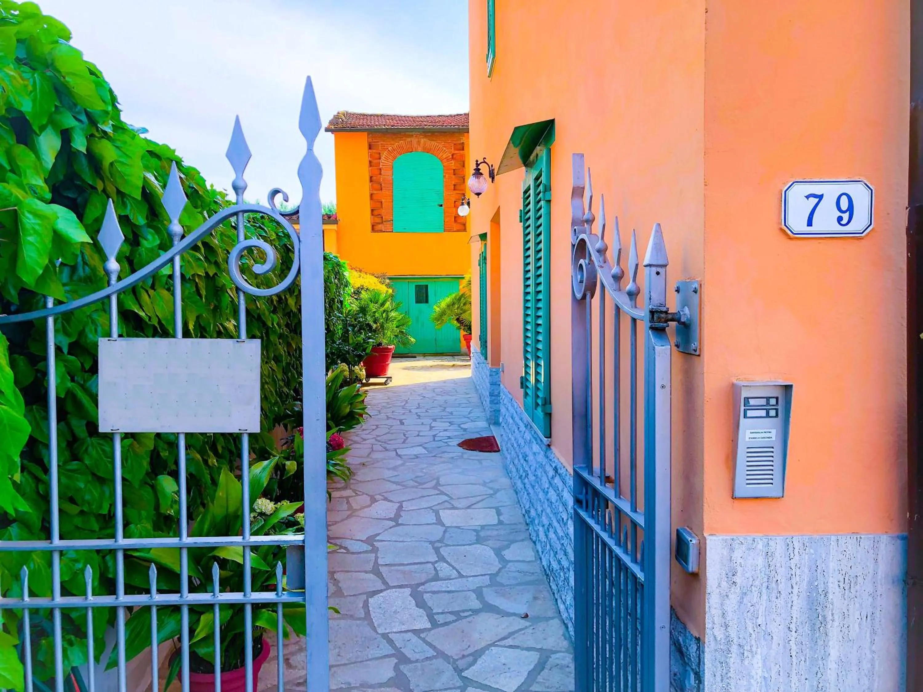 Facade/entrance in Cuore di Nozzano Castello