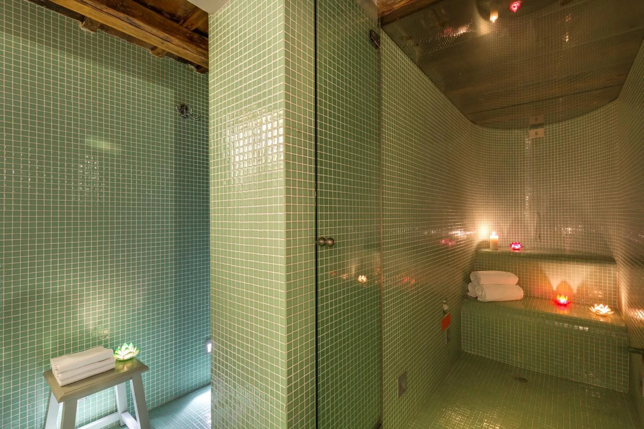 Steam room in Casa Heberart Guest House Sistina