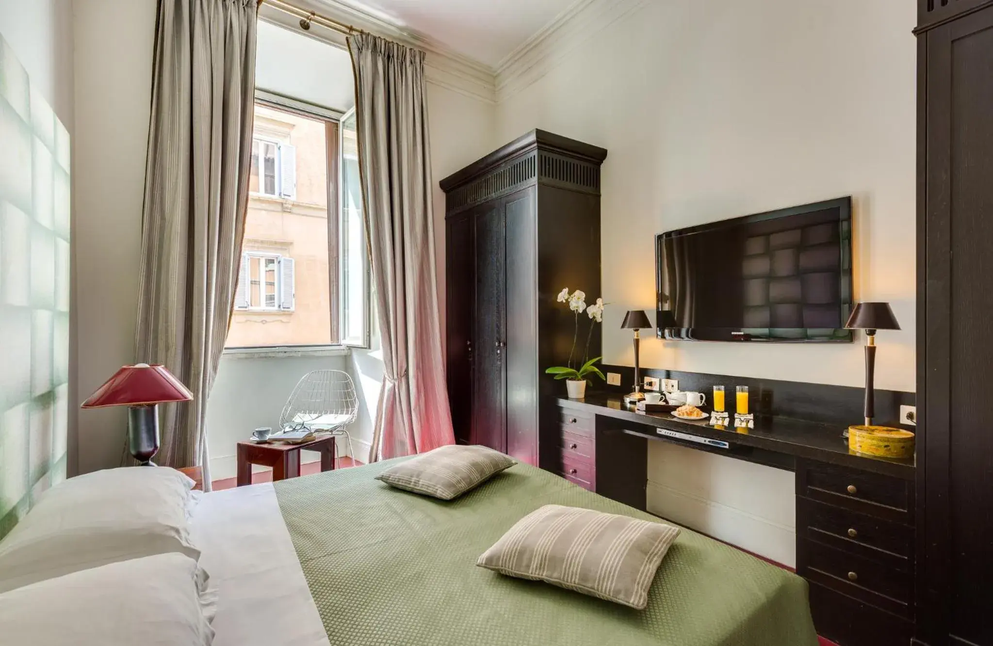 Comfort Double Room in Casa Heberart Guest House Sistina Comfort Double Room in Casa Heberart Guest House Sistina