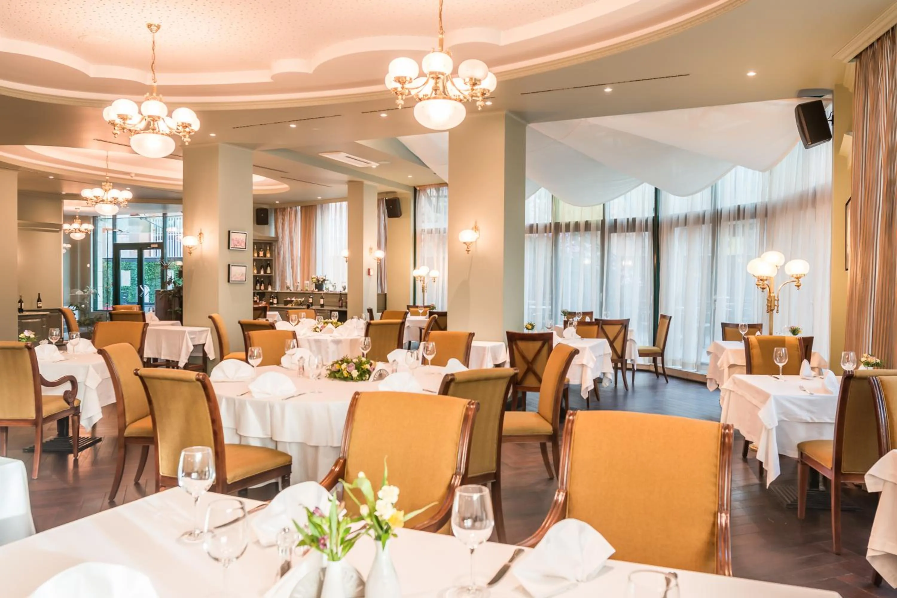 Restaurant/places to eat in Crystal Palace Boutique Hotel