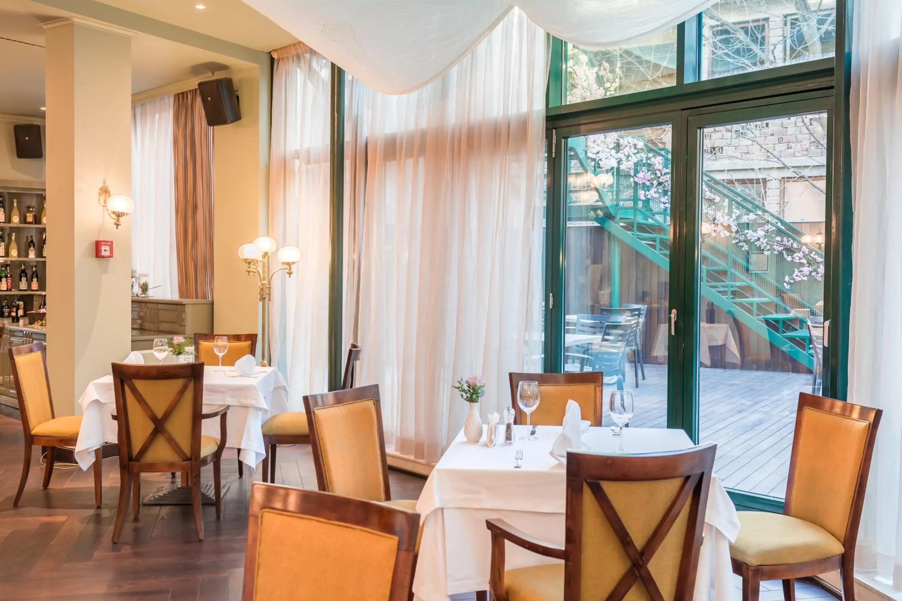 Restaurant/places to eat in Crystal Palace Boutique Hotel