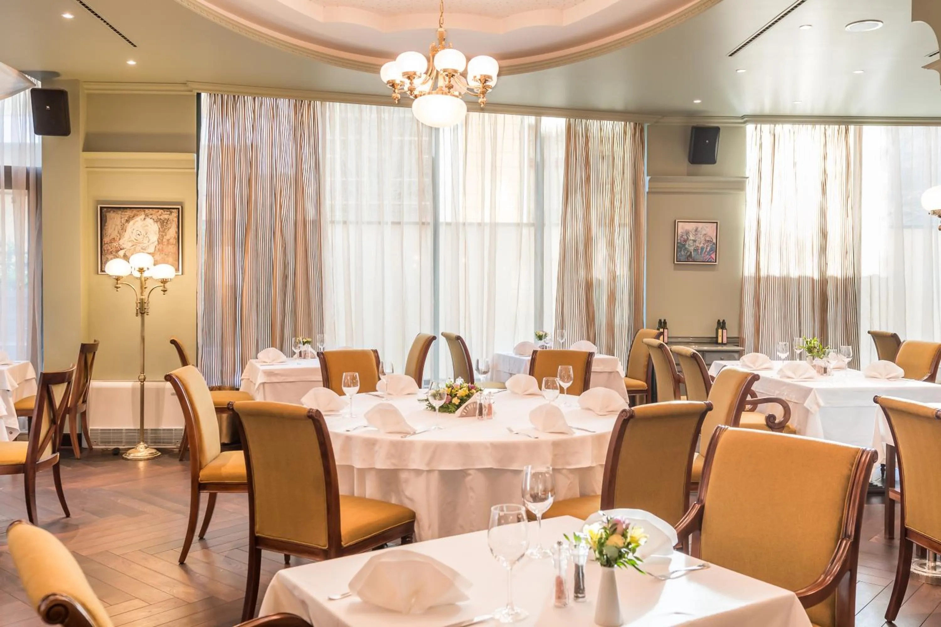 Restaurant/places to eat in Crystal Palace Boutique Hotel