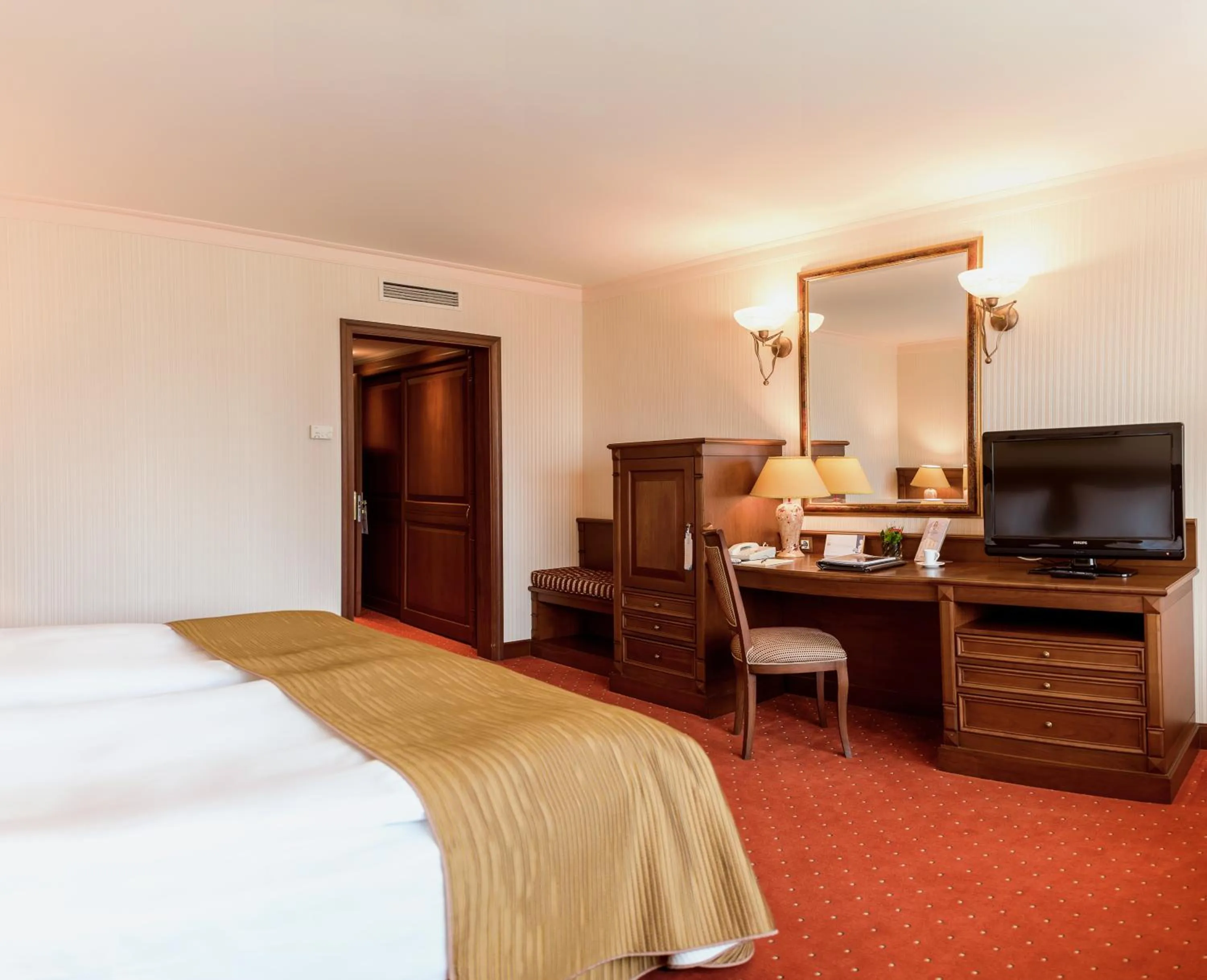 Bedroom, Bed in Crystal Palace Boutique Hotel