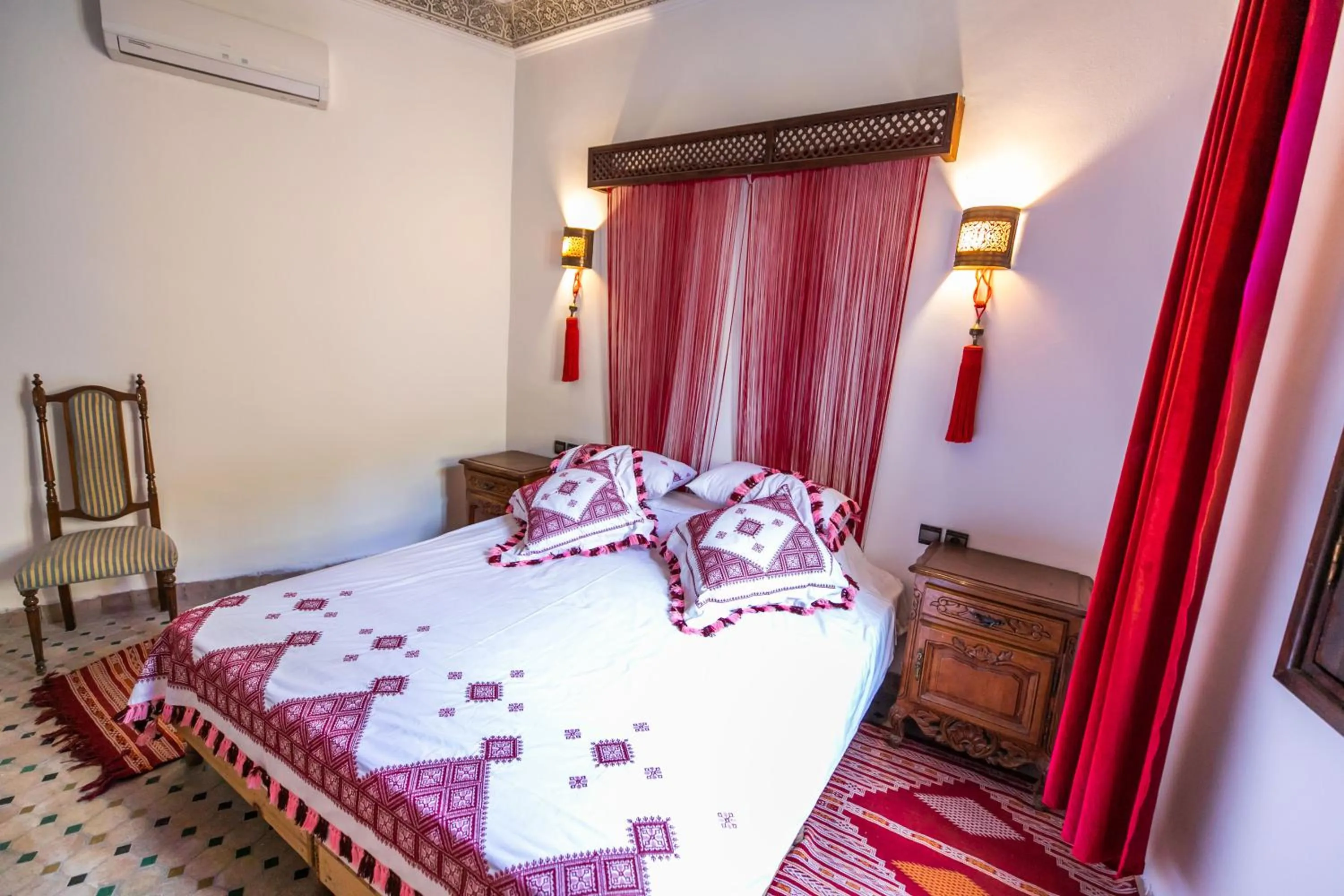 Bed in Riad Jardin Chrifa