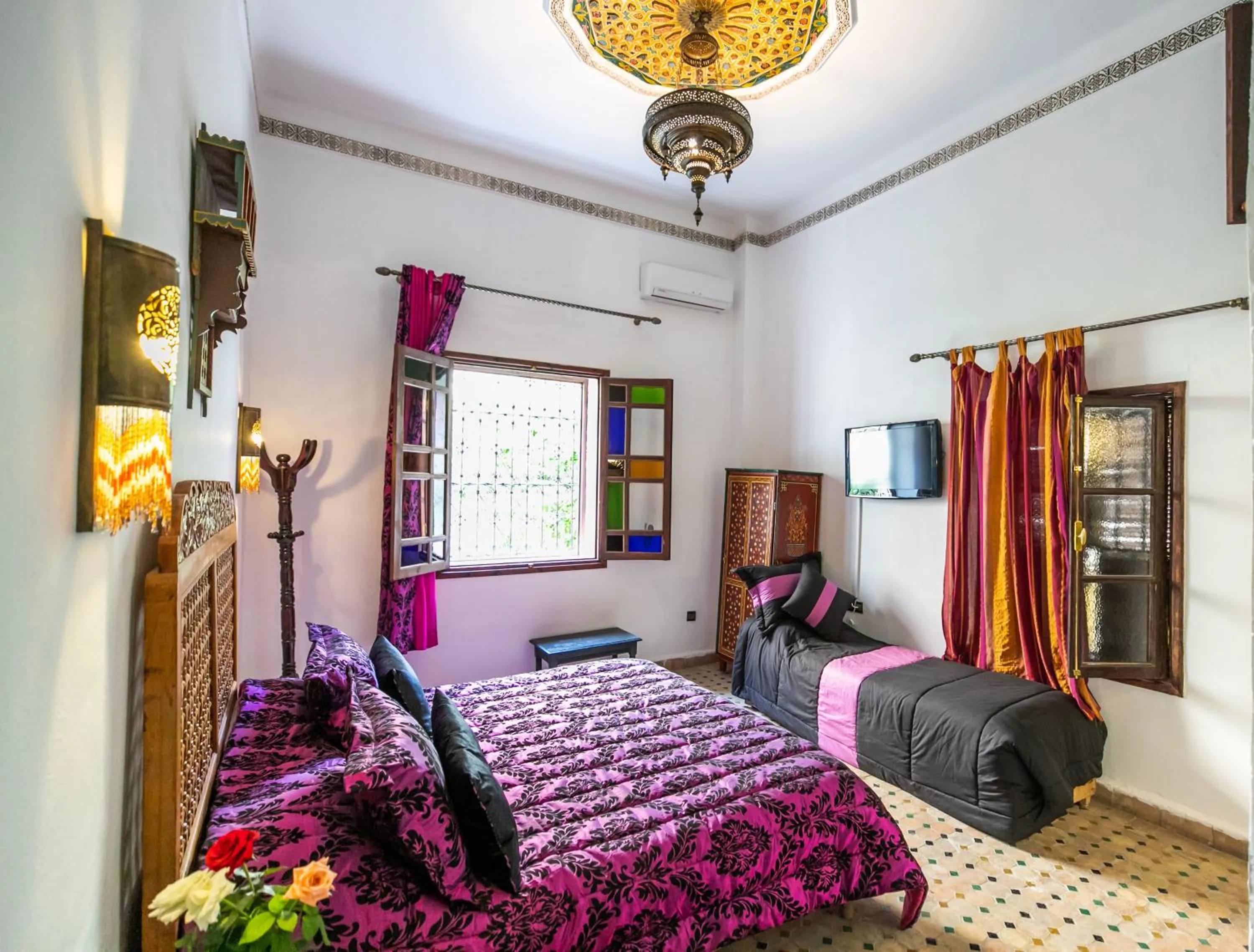 Bathroom, Bed in Riad Jardin Chrifa