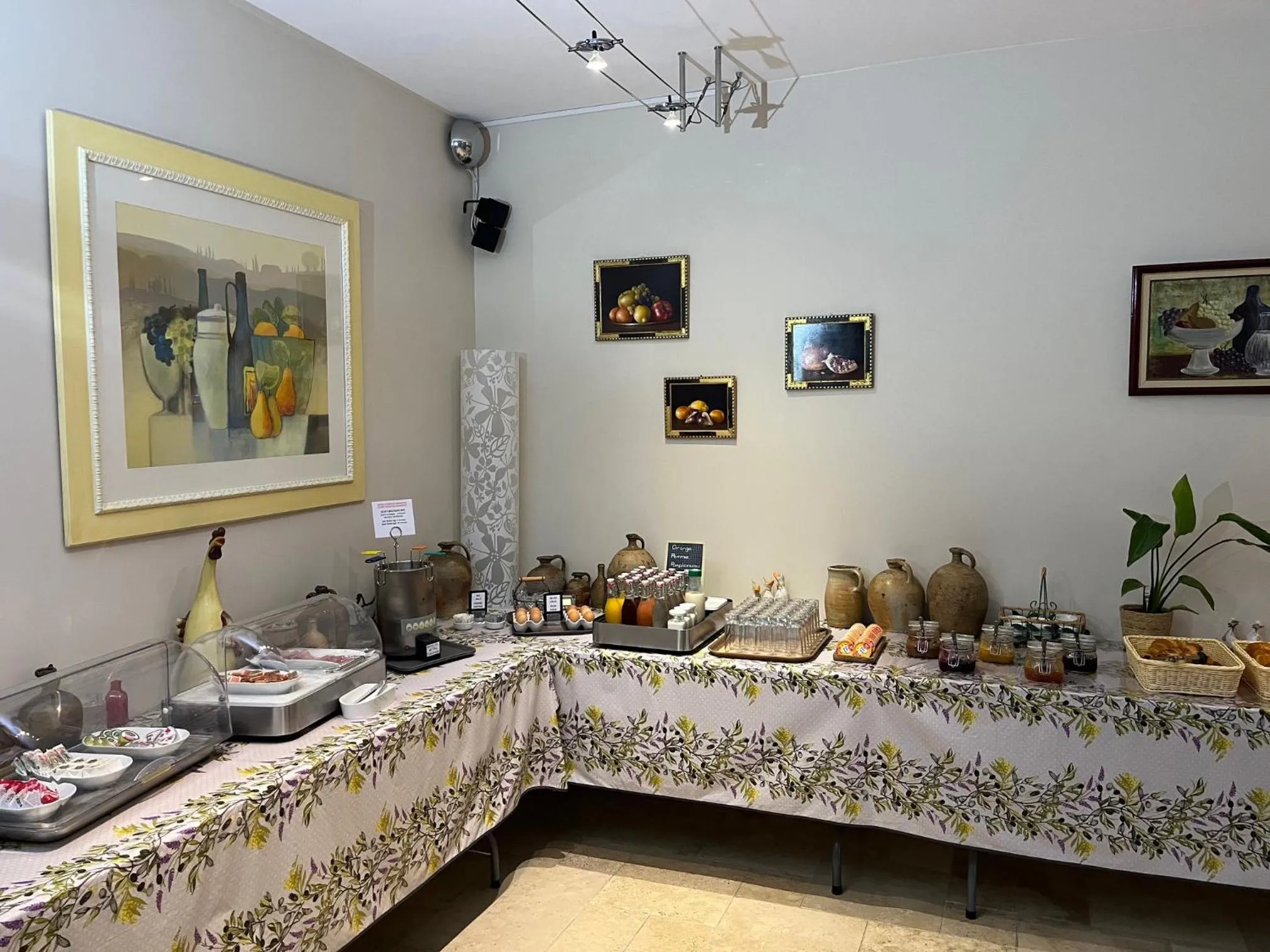 Breakfast in Hotel Les Oliviers