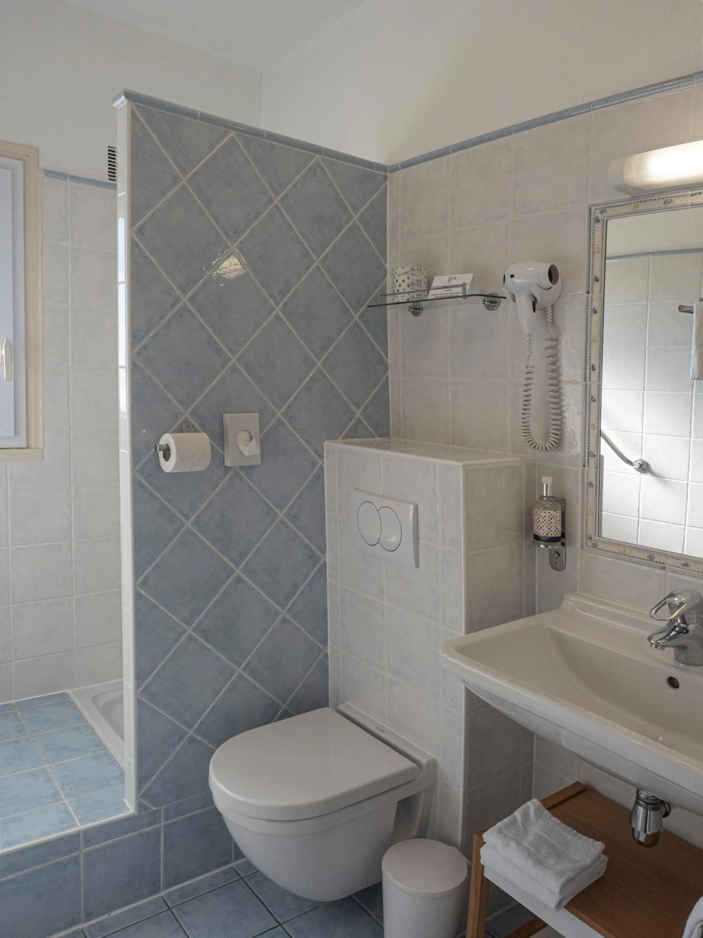 Shower in Hotel Les Oliviers