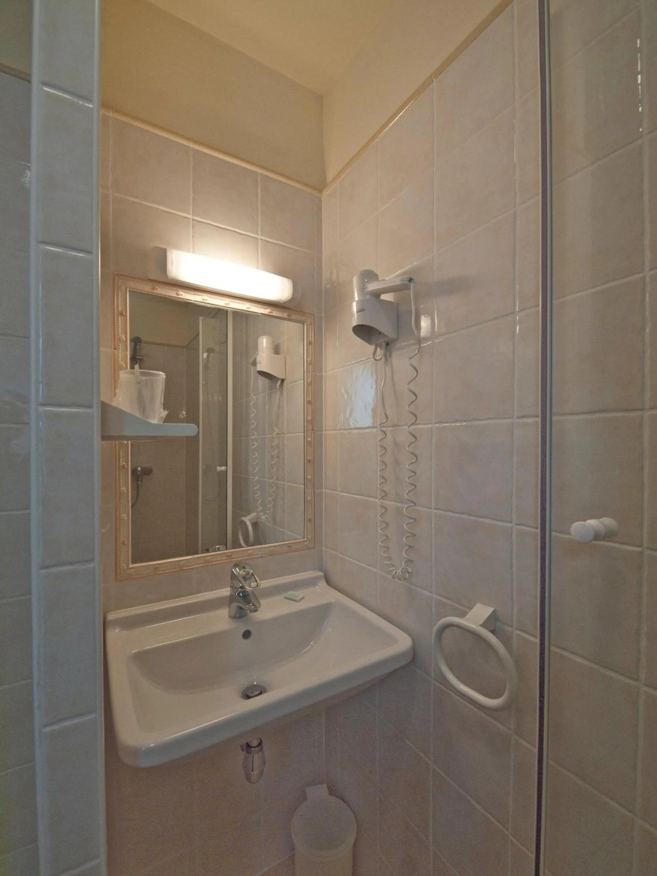 Bathroom in Hotel Les Oliviers