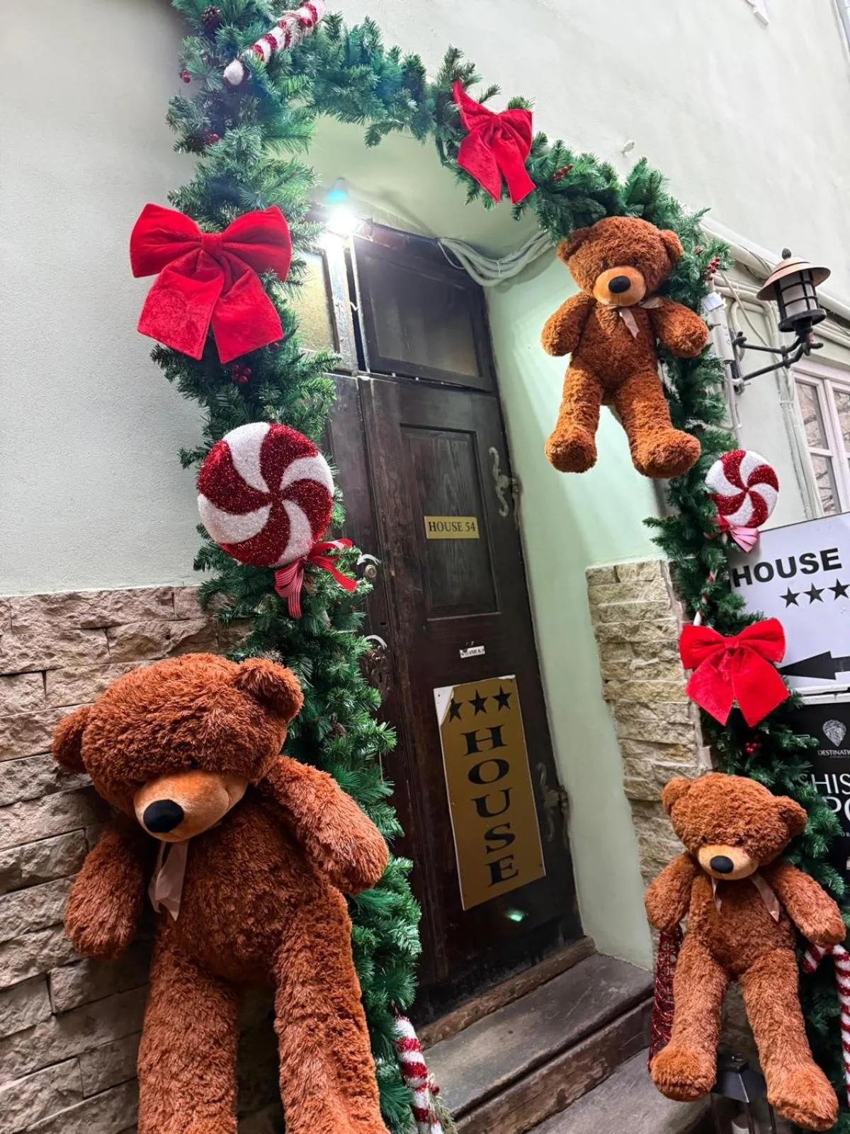 Facade/entrance in House 54