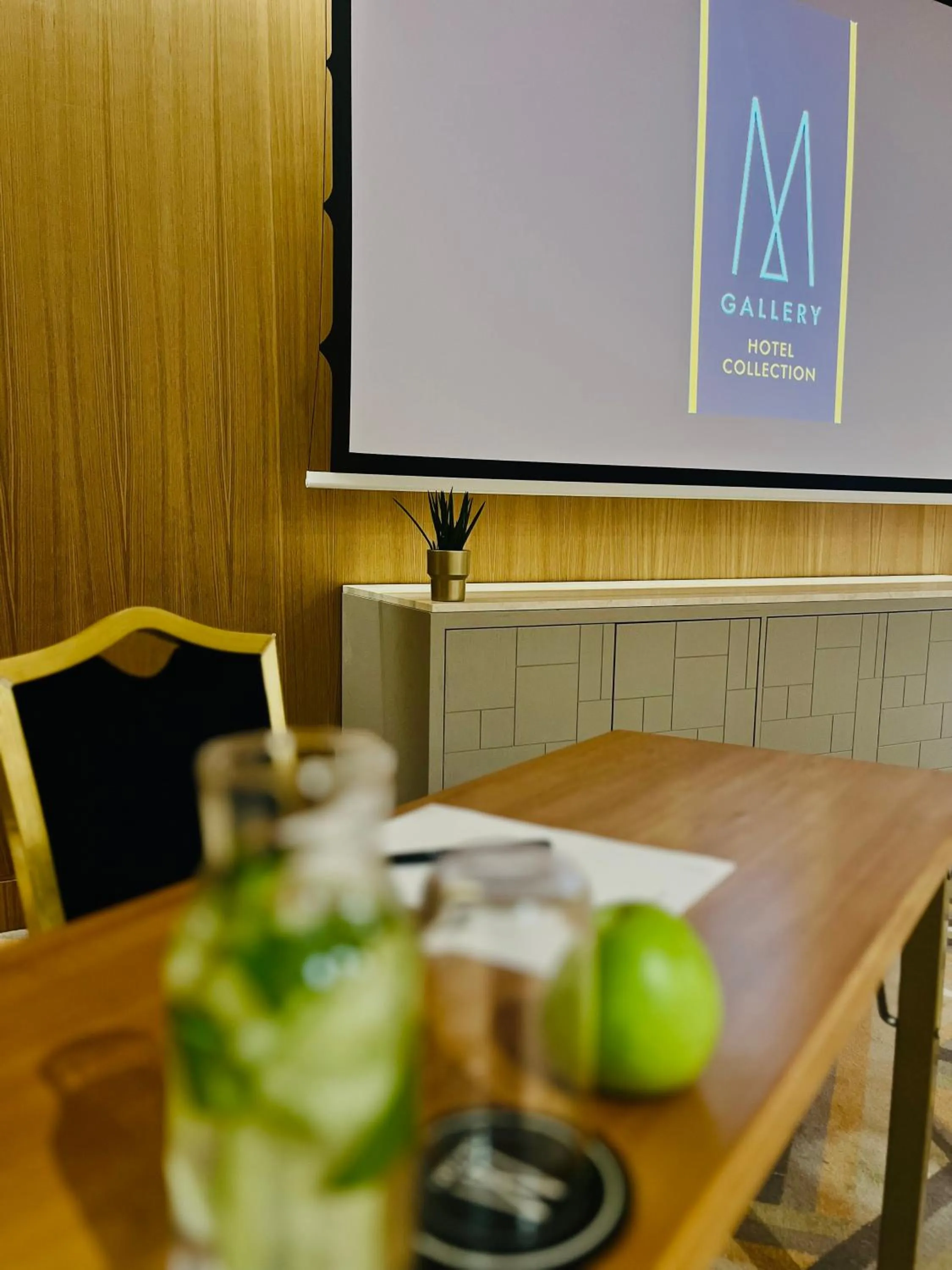 Meeting/conference room in Maison Sofia - MGallery