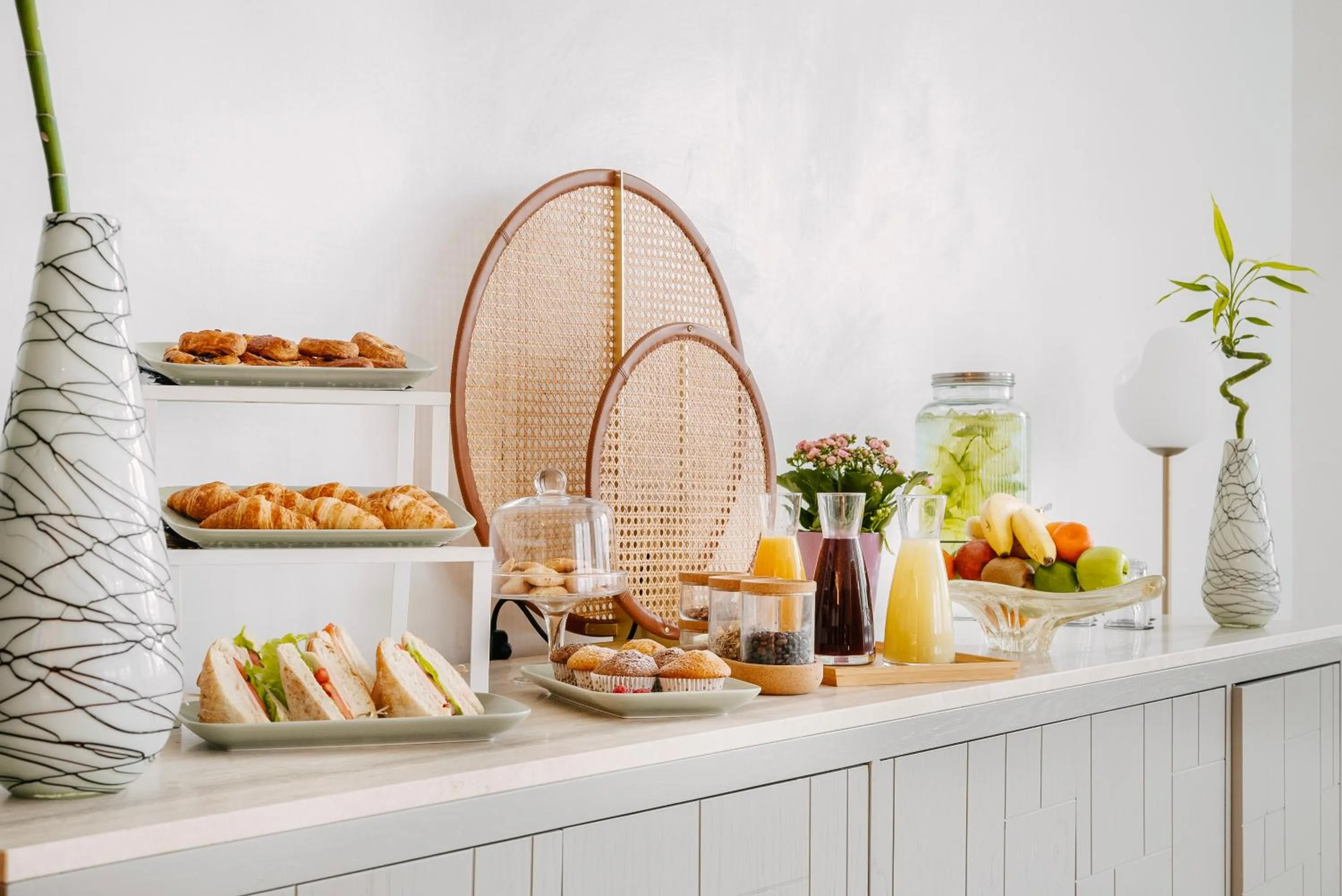 Food and drinks in Maison Sofia - MGallery