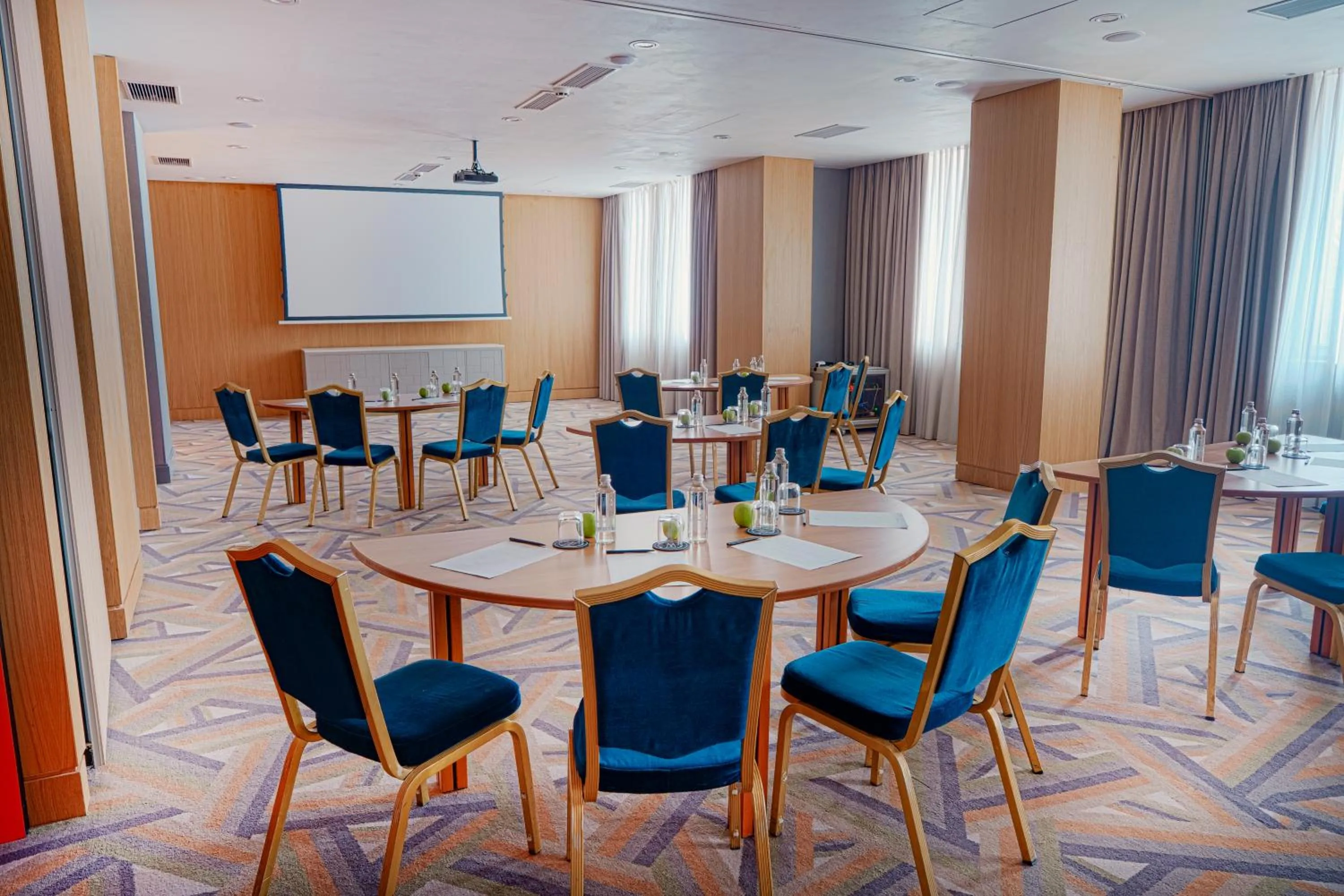 Meeting/conference room in Maison Sofia - MGallery