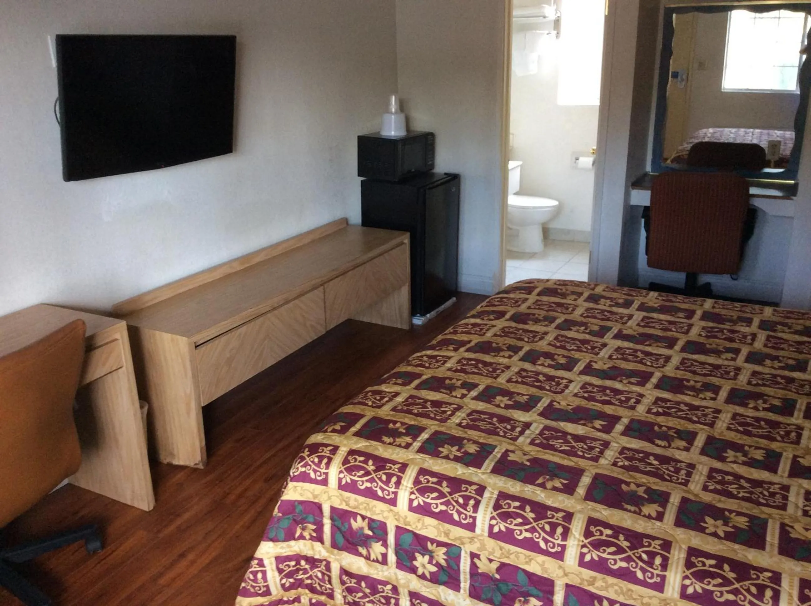 Photo of the whole room, Bed in American Inn