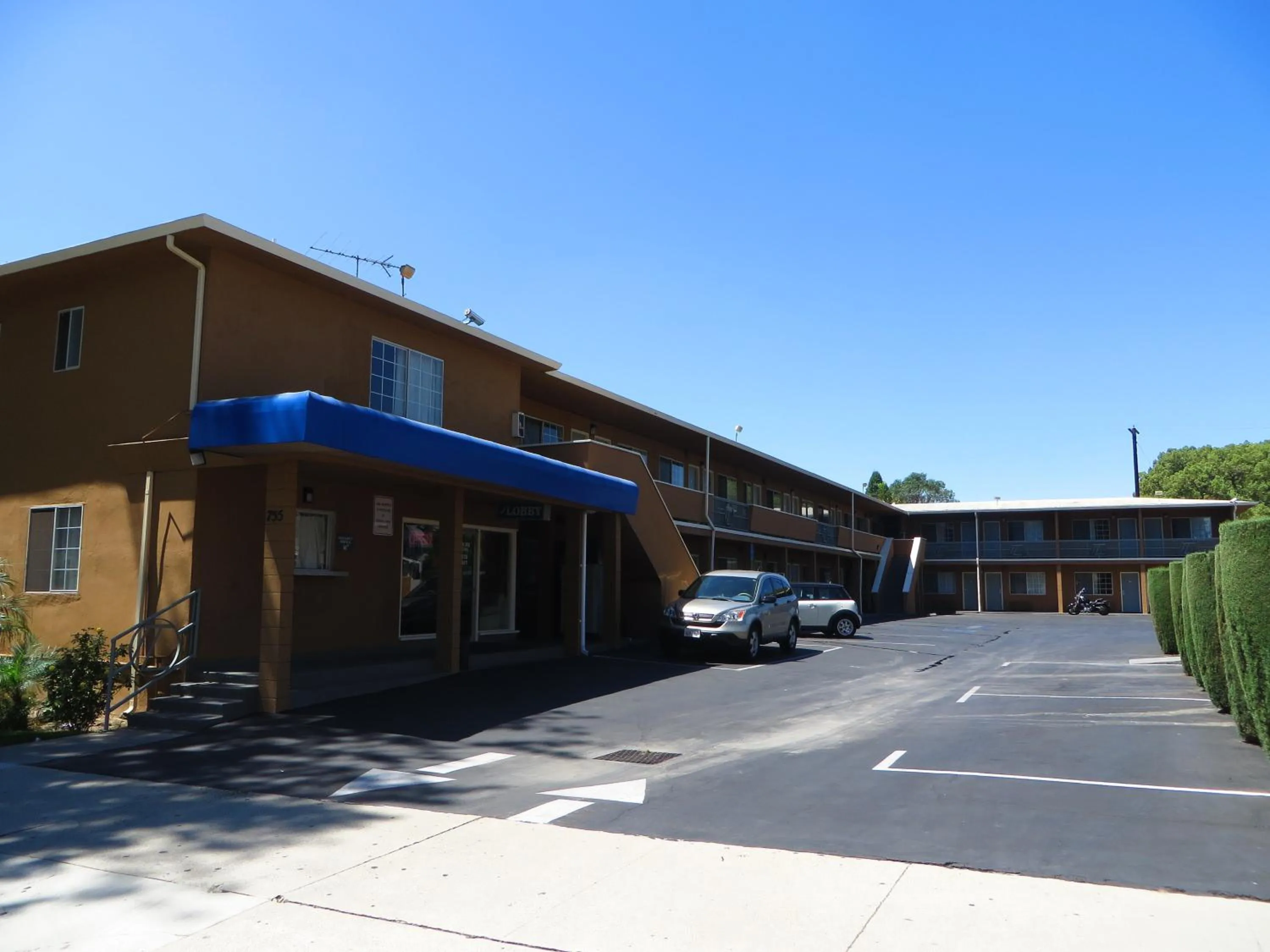 Property building in American Inn