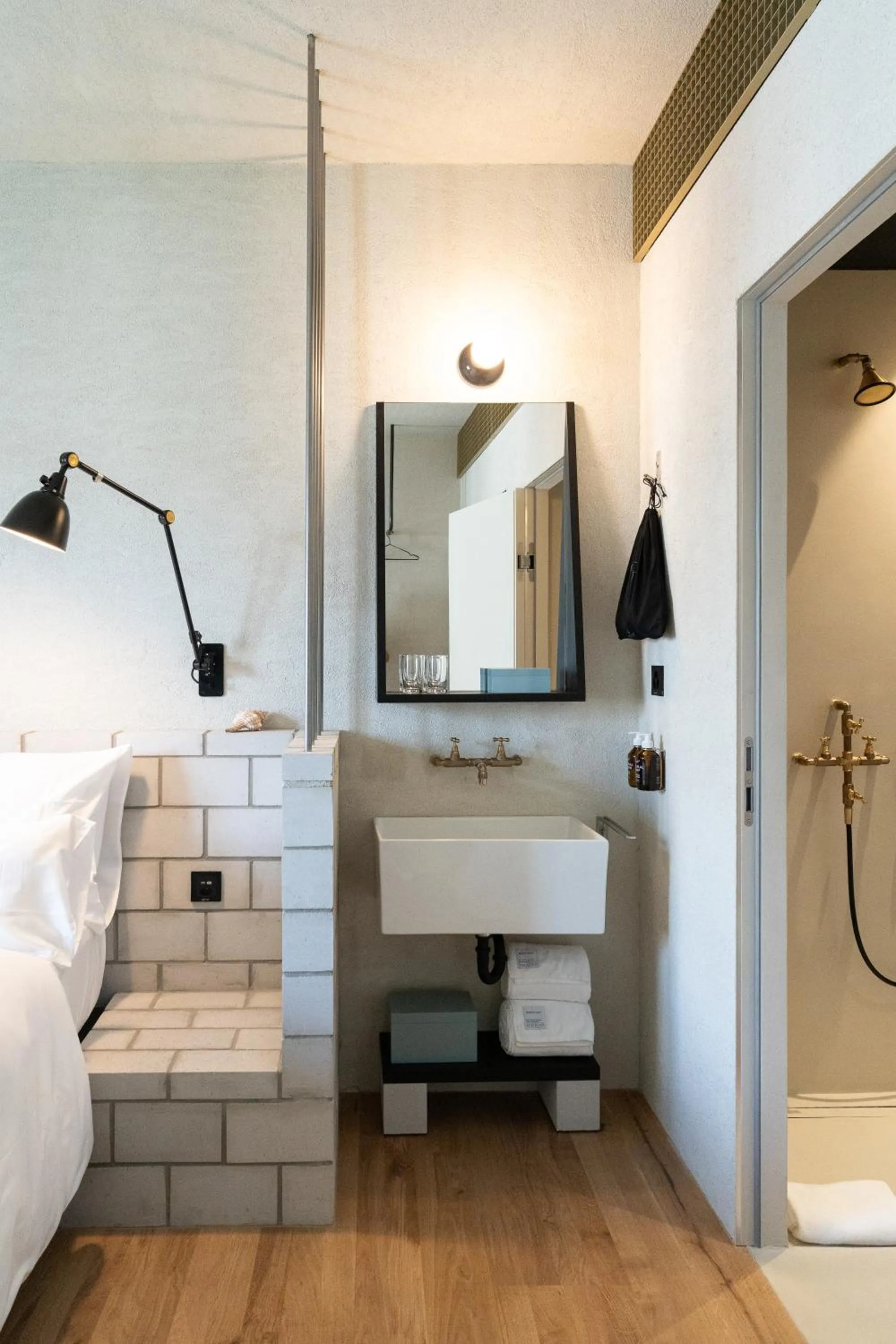 Shower, Bed in B5 Boutique & Design Hotel - Digital Check in - Adults Only