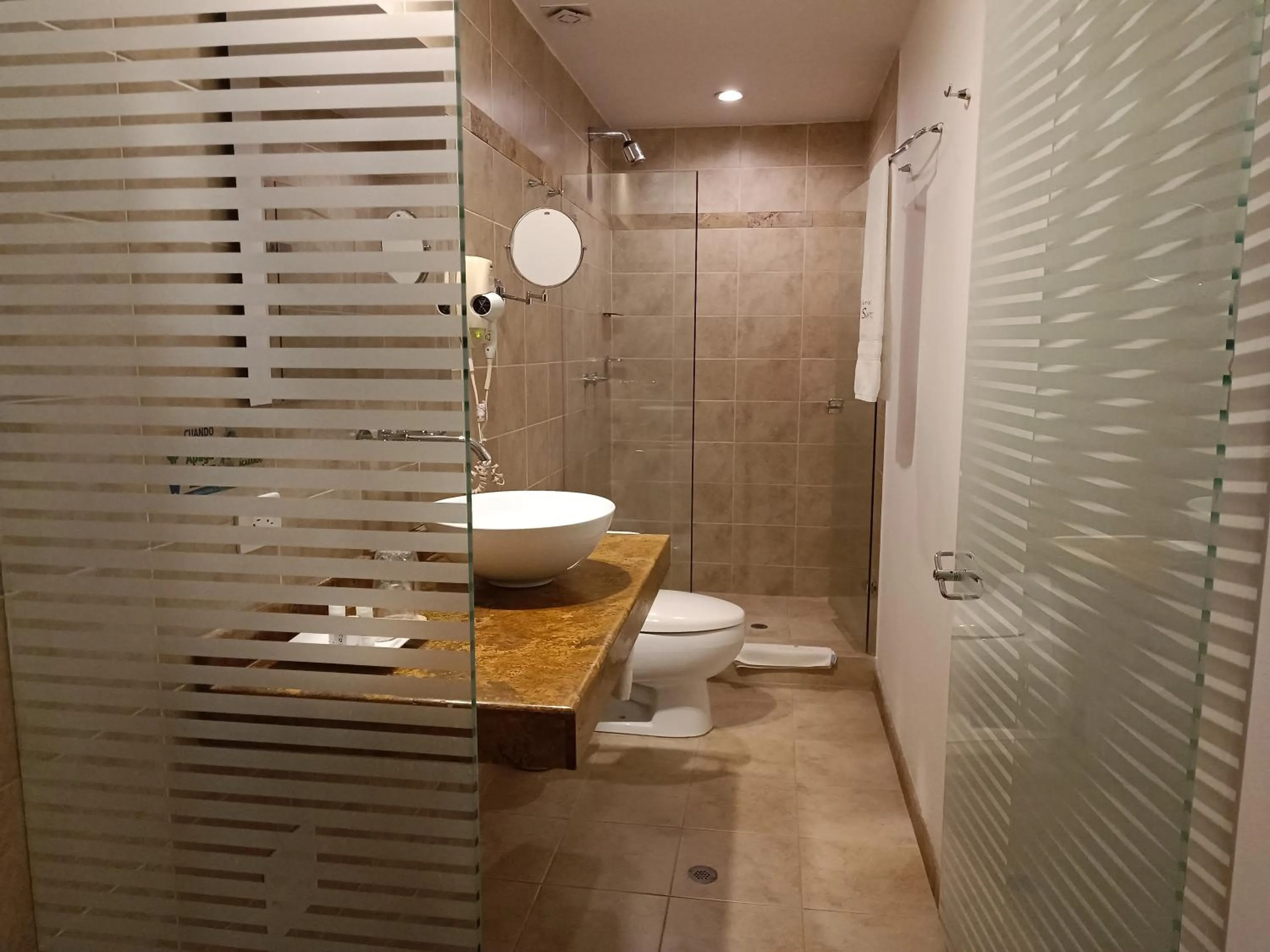 Shower in Hotel Boutique Confort Suites