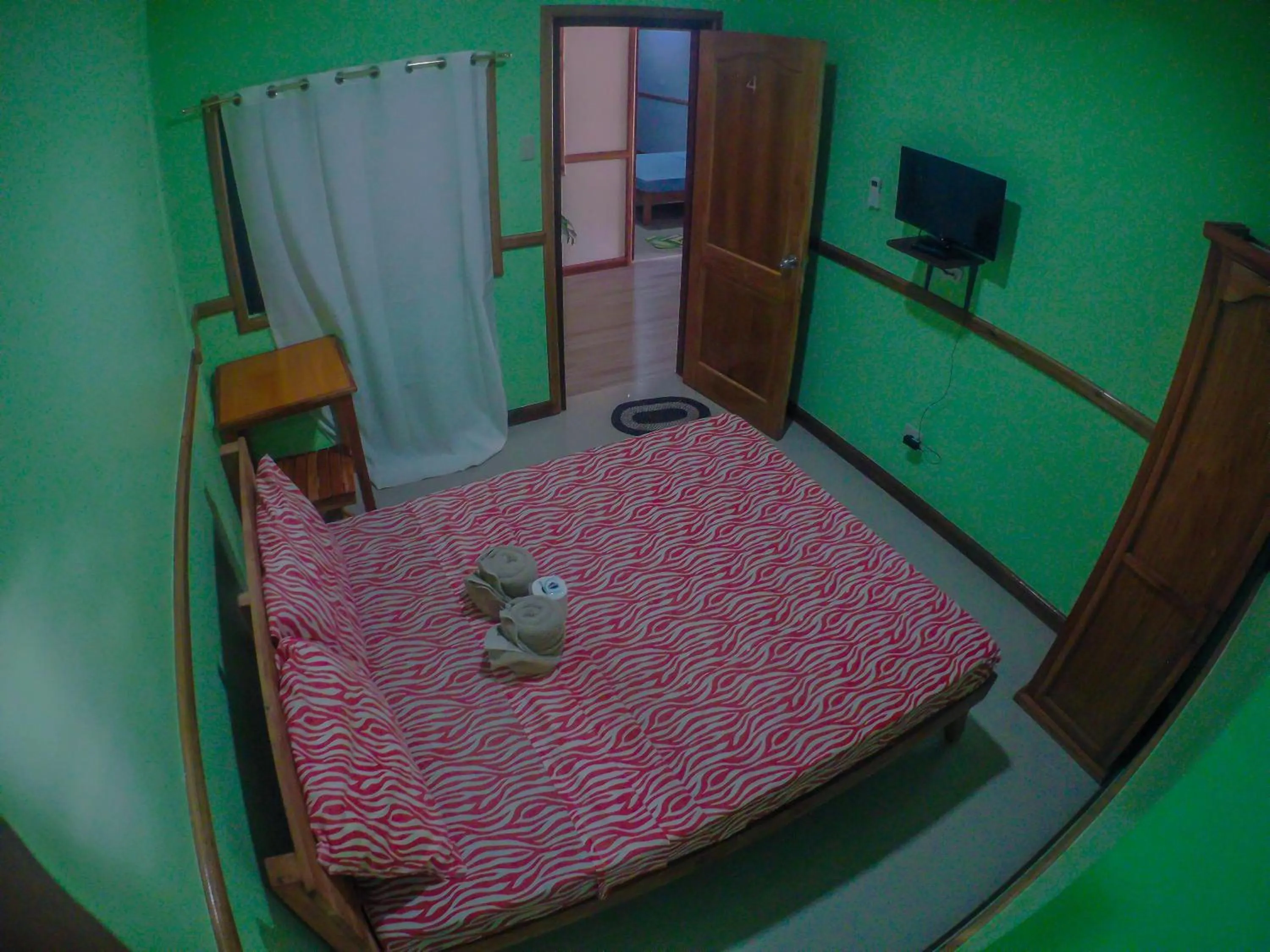 Bed in Ocean Manor Inn