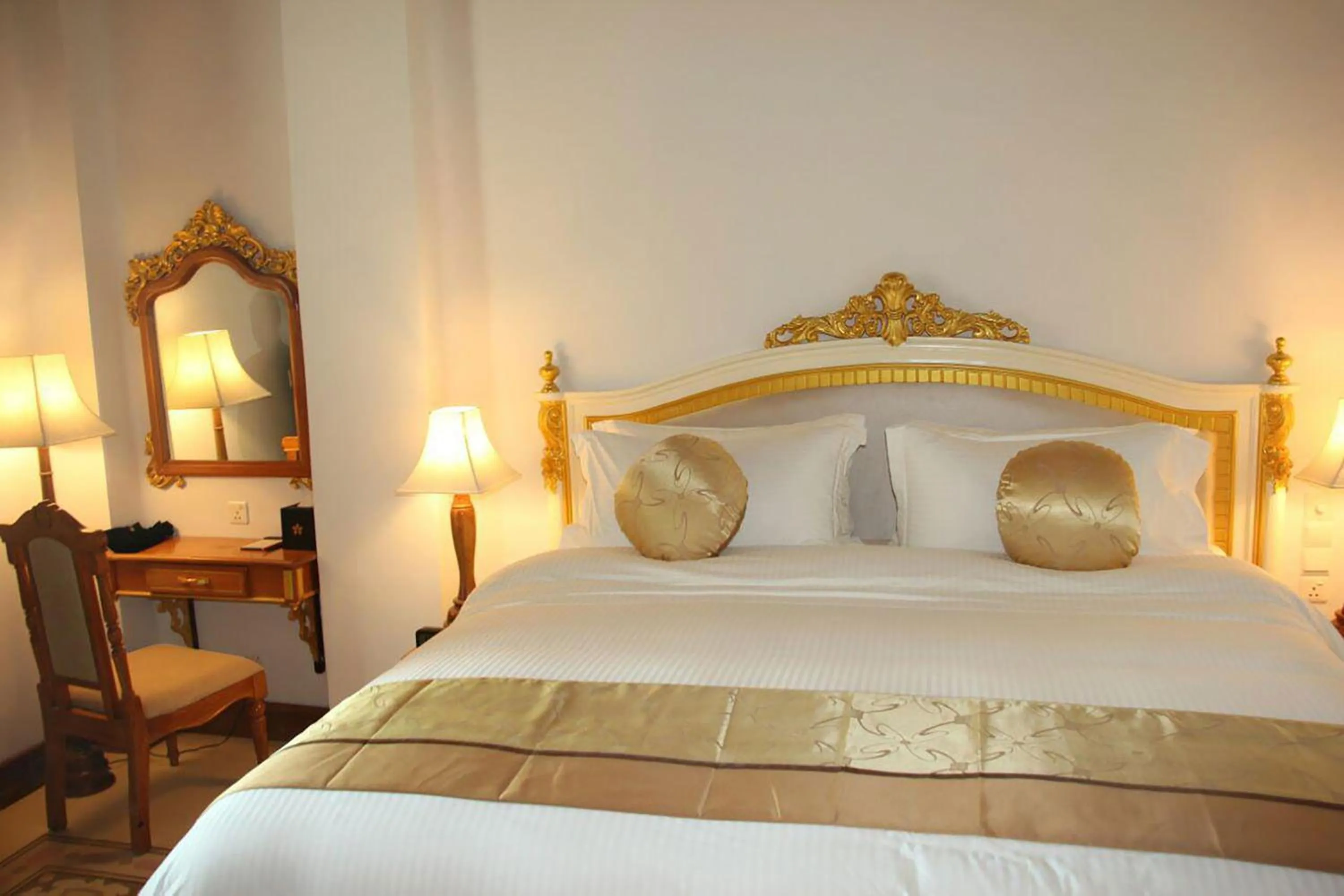 Bedroom, Bed in Le Bokor Palace