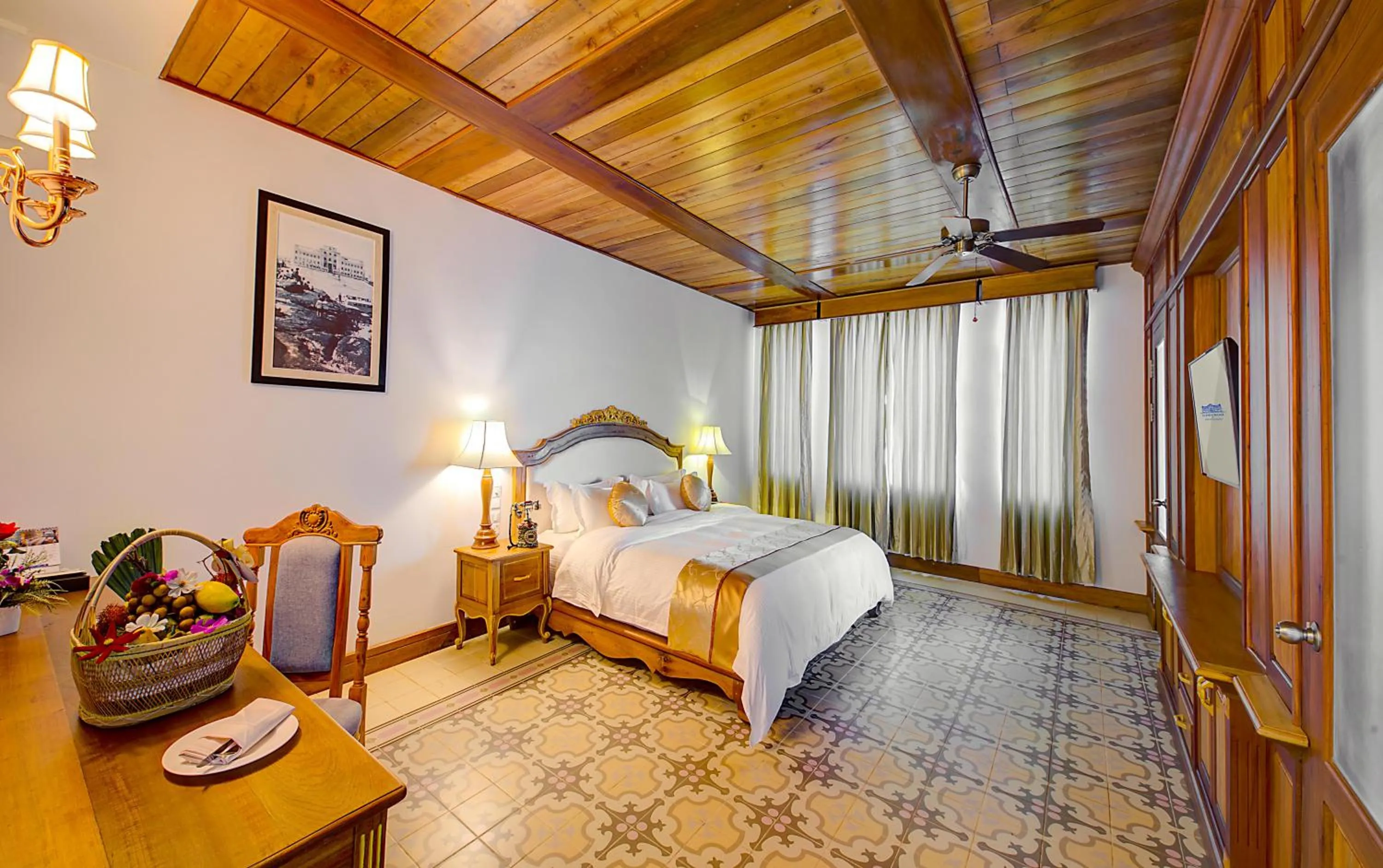 Photo of the whole room, Bed in Le Bokor Palace