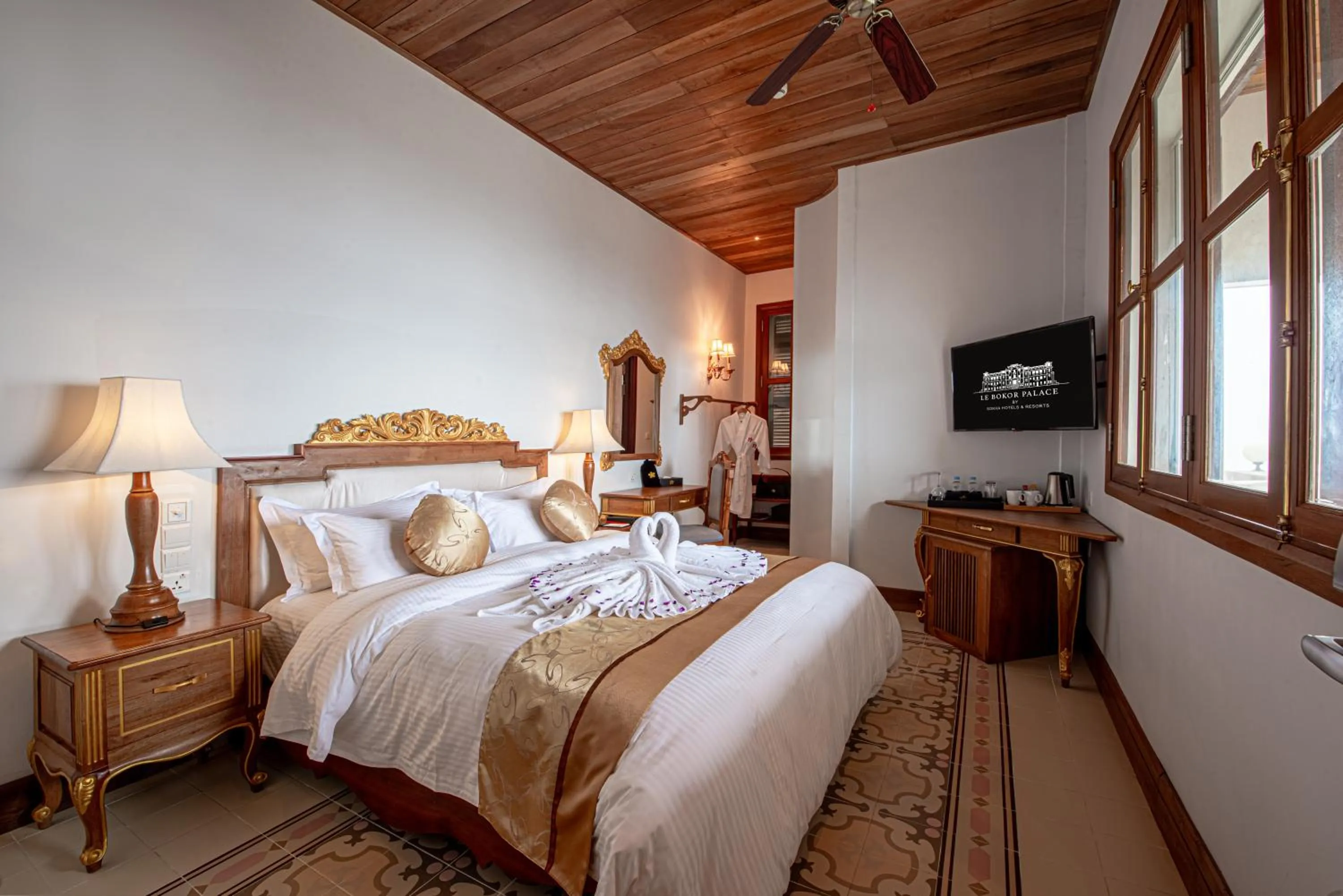 Bedroom, Bed in Le Bokor Palace