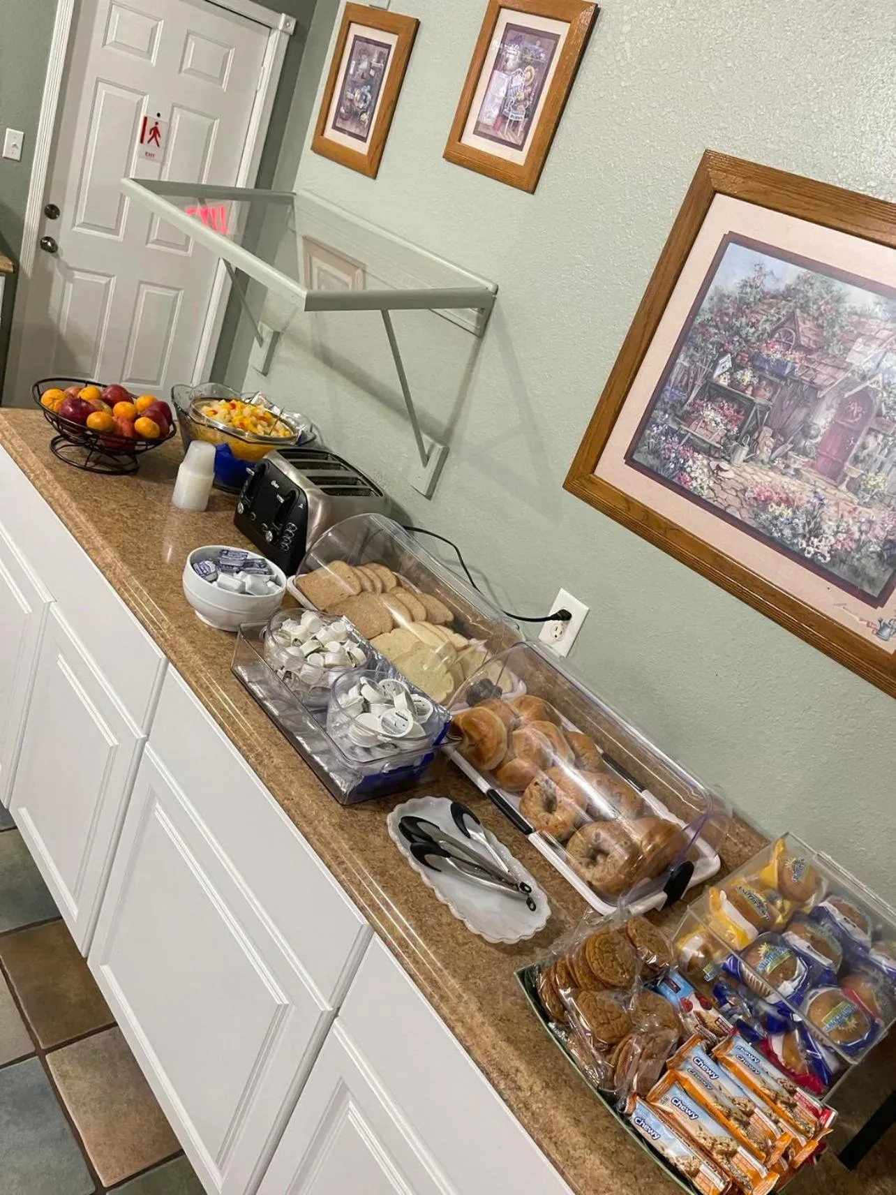 Breakfast in Carriage House Inn